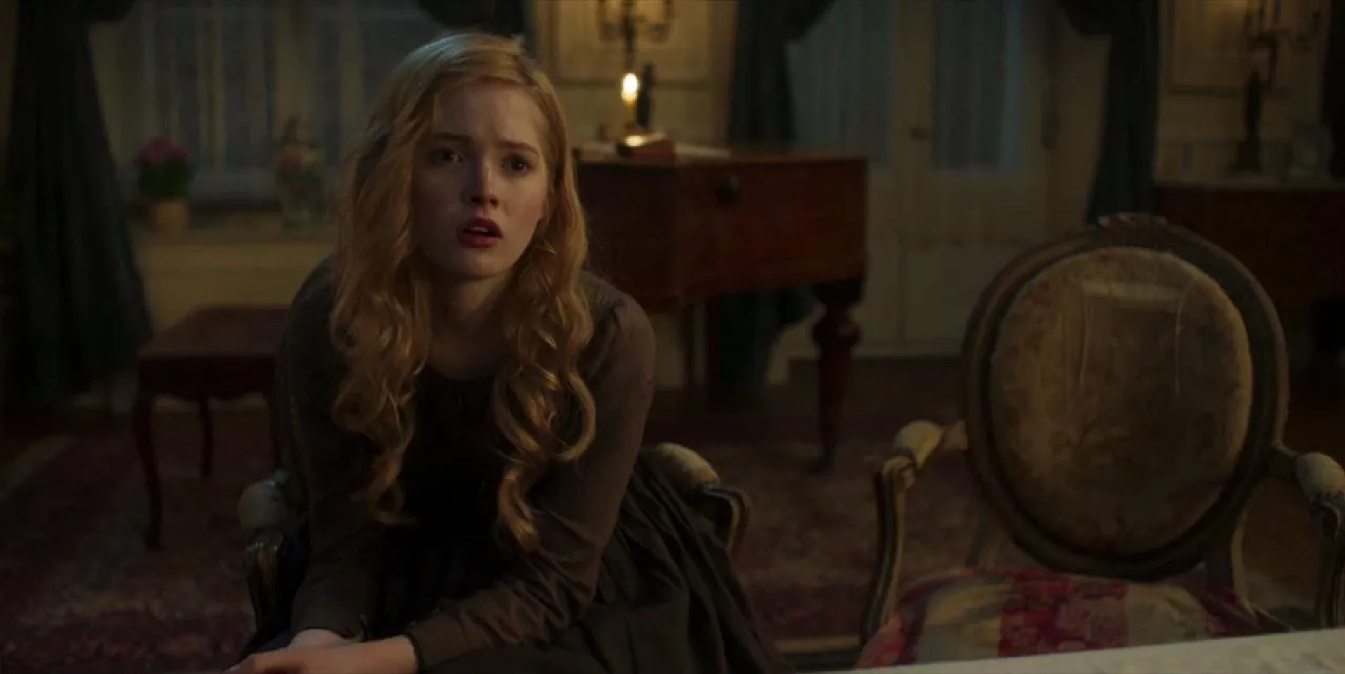 Ellie Bamber in Les Misérables (2018)