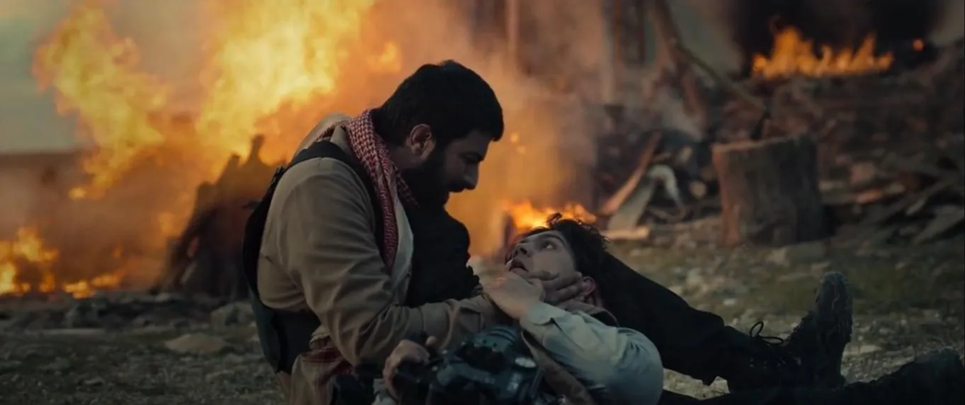 Taha Bora Elkoca and Engin Akyürek in Runaway (2022)