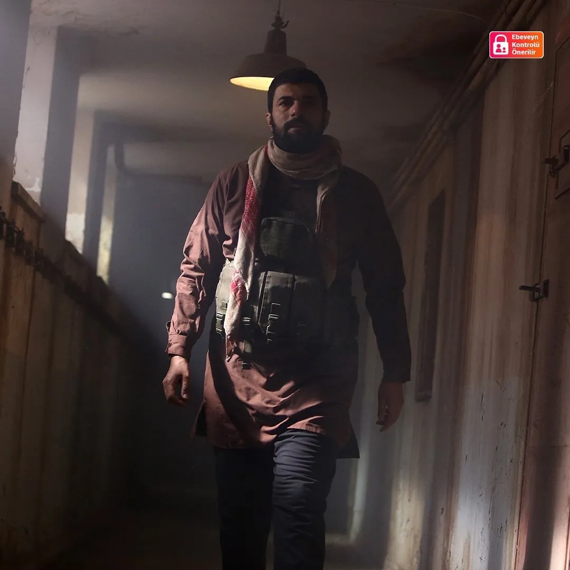 Engin Akyürek in Runaway (2022)