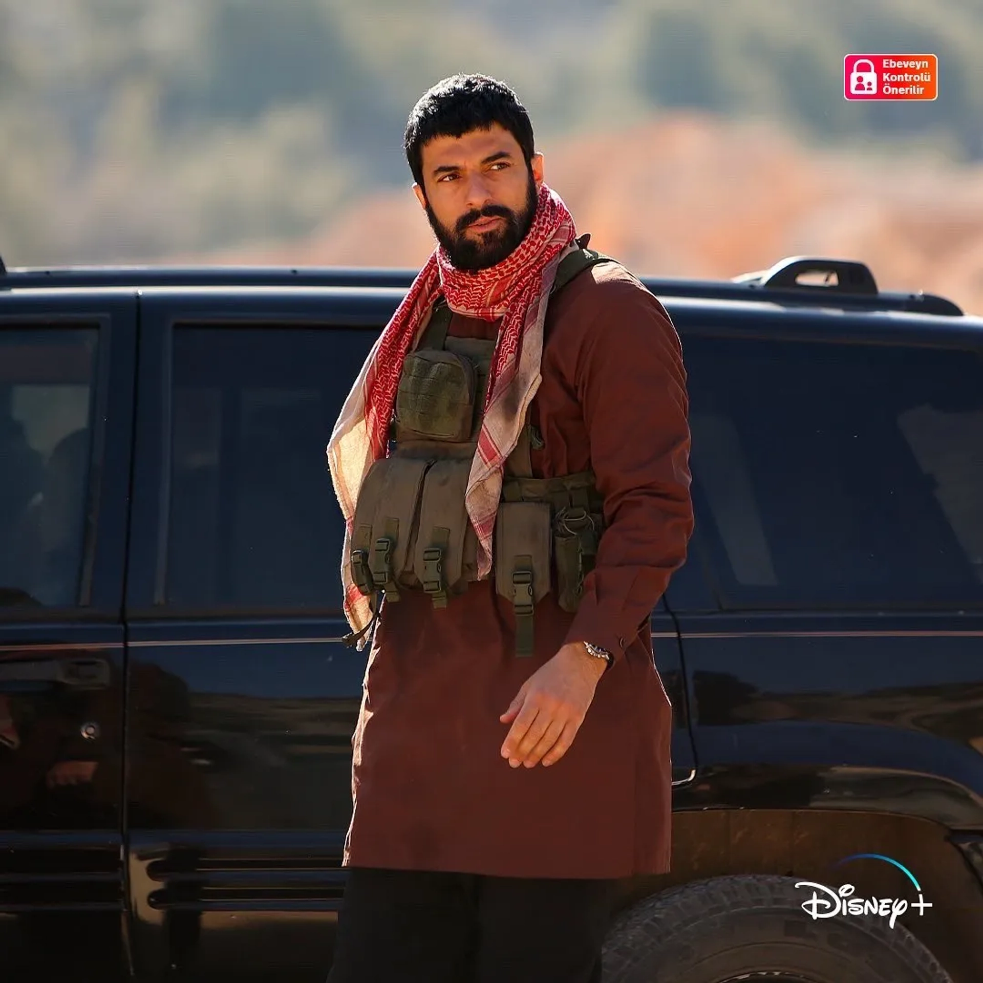 Engin Akyürek in Runaway (2022)