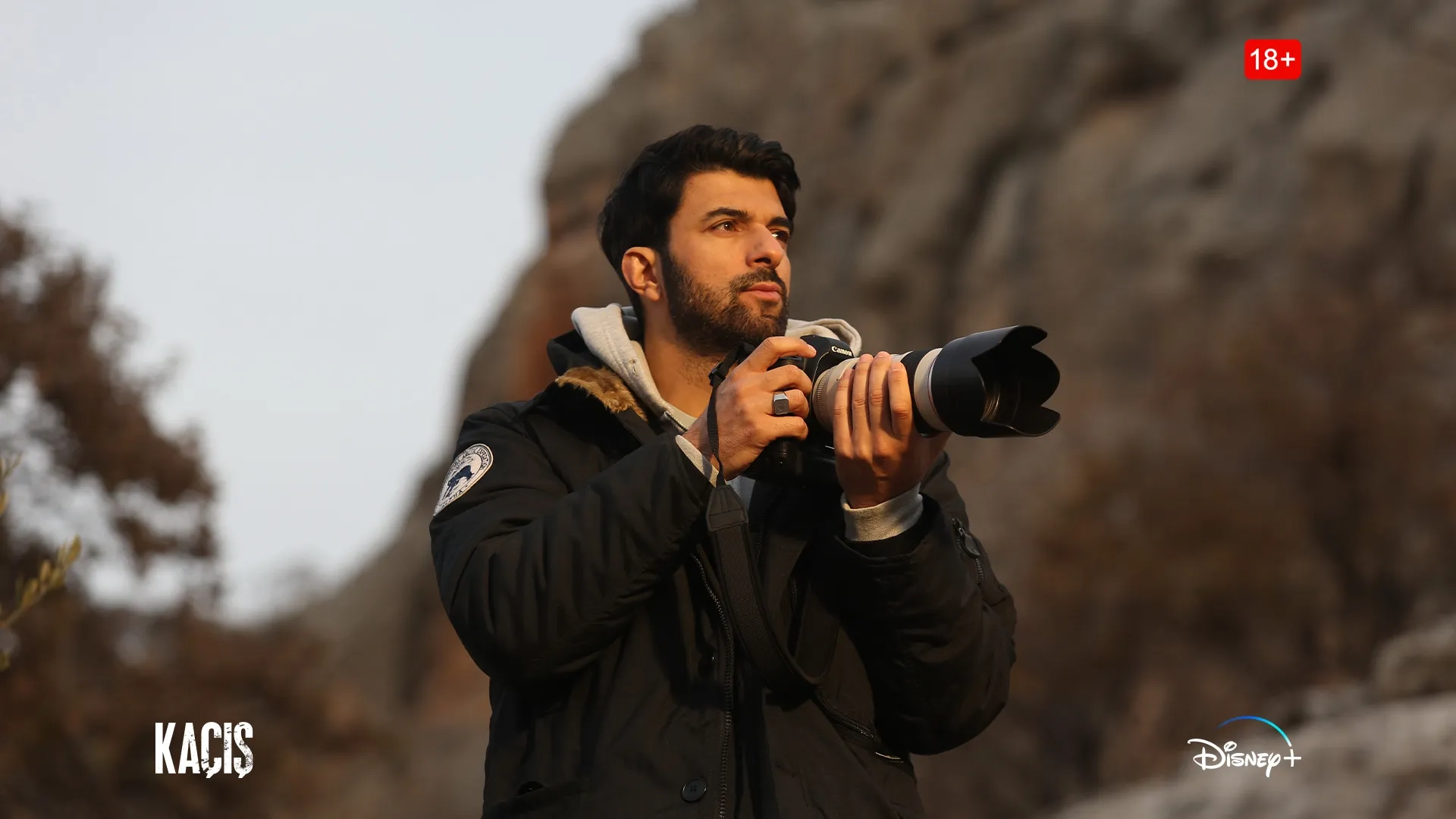 Engin Akyürek in Runaway (2022)