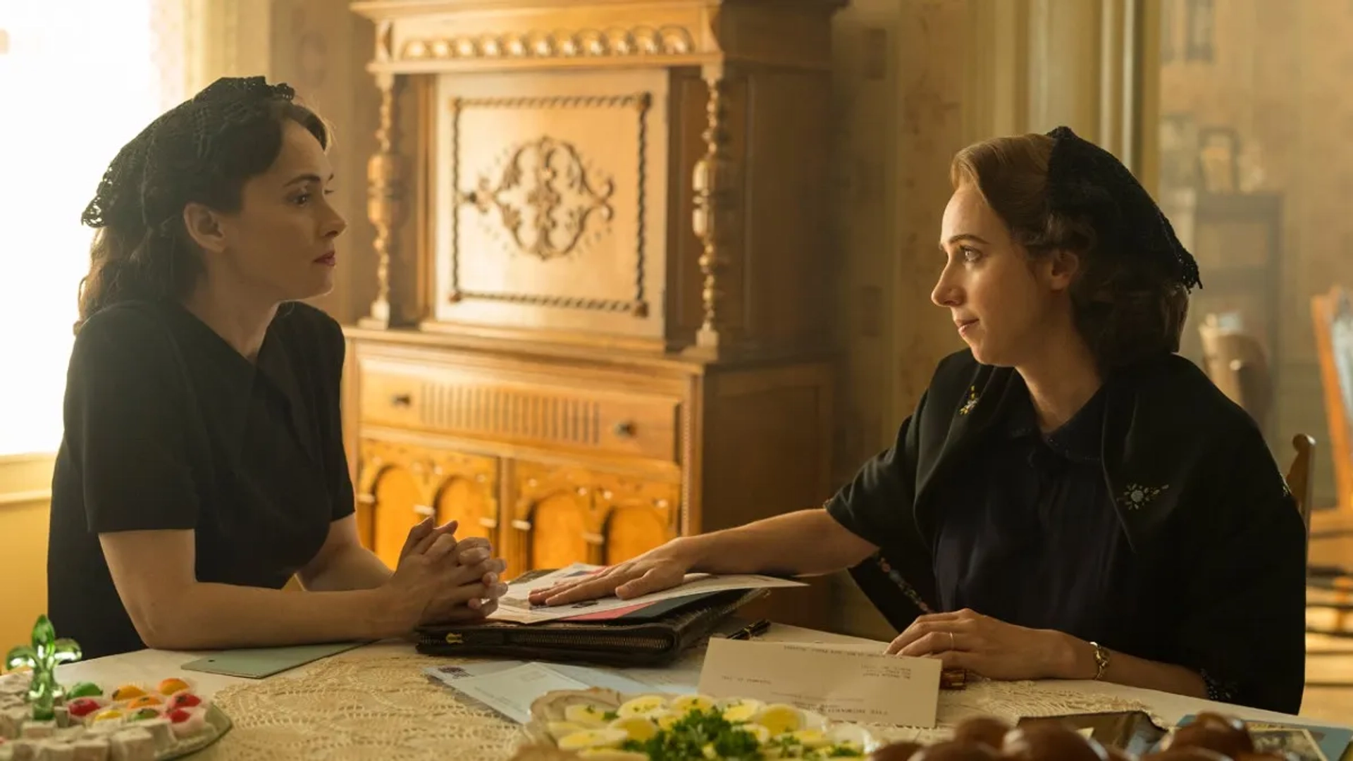 Winona Ryder and Zoe Kazan in The Plot Against America (2020)