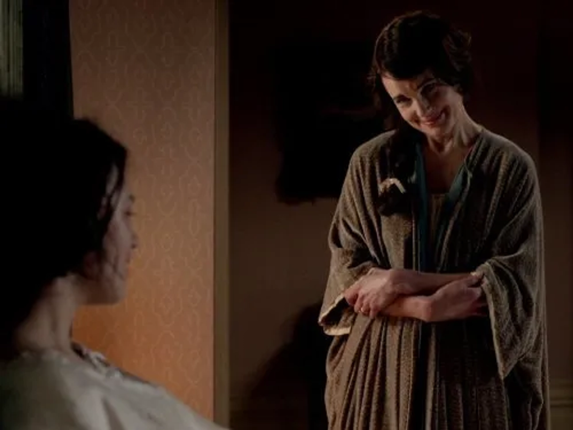 Elizabeth McGovern and Jessica Brown Findlay in Downton Abbey (2010)