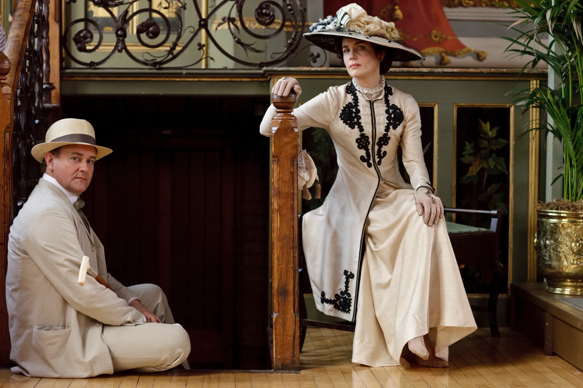 Elizabeth McGovern and Hugh Bonneville in Downton Abbey (2010)