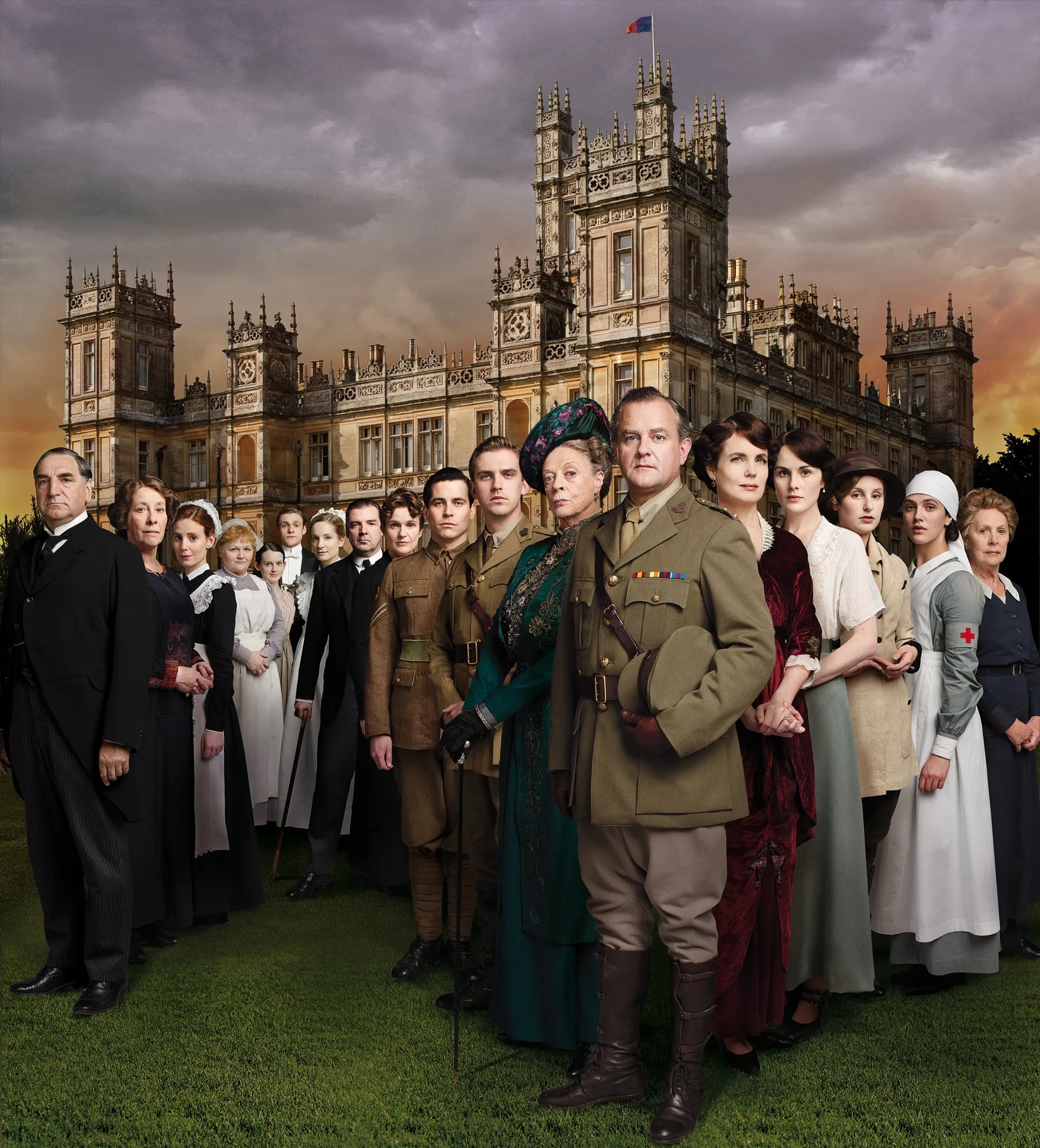 Elizabeth McGovern, Maggie Smith, Hugh Bonneville, Jim Carter, Brendan Coyle, Siobhan Finneran, Joanne Froggatt, Phyllis Logan, Lesley Nicol, Penelope Wilton, Amy Nuttall, Dan Stevens, Robert James-Collier, Michelle Dockery, Thomas Howes, Sophie McShera, Jessica Brown Findlay, and Laura Carmichael in Downton Abbey (2010)