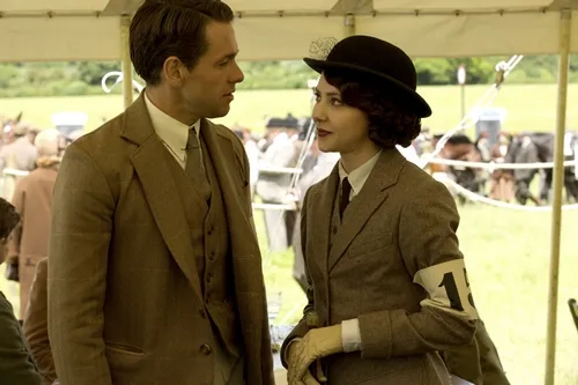 Catherine Steadman and Julian Ovenden in Downton Abbey Season 5