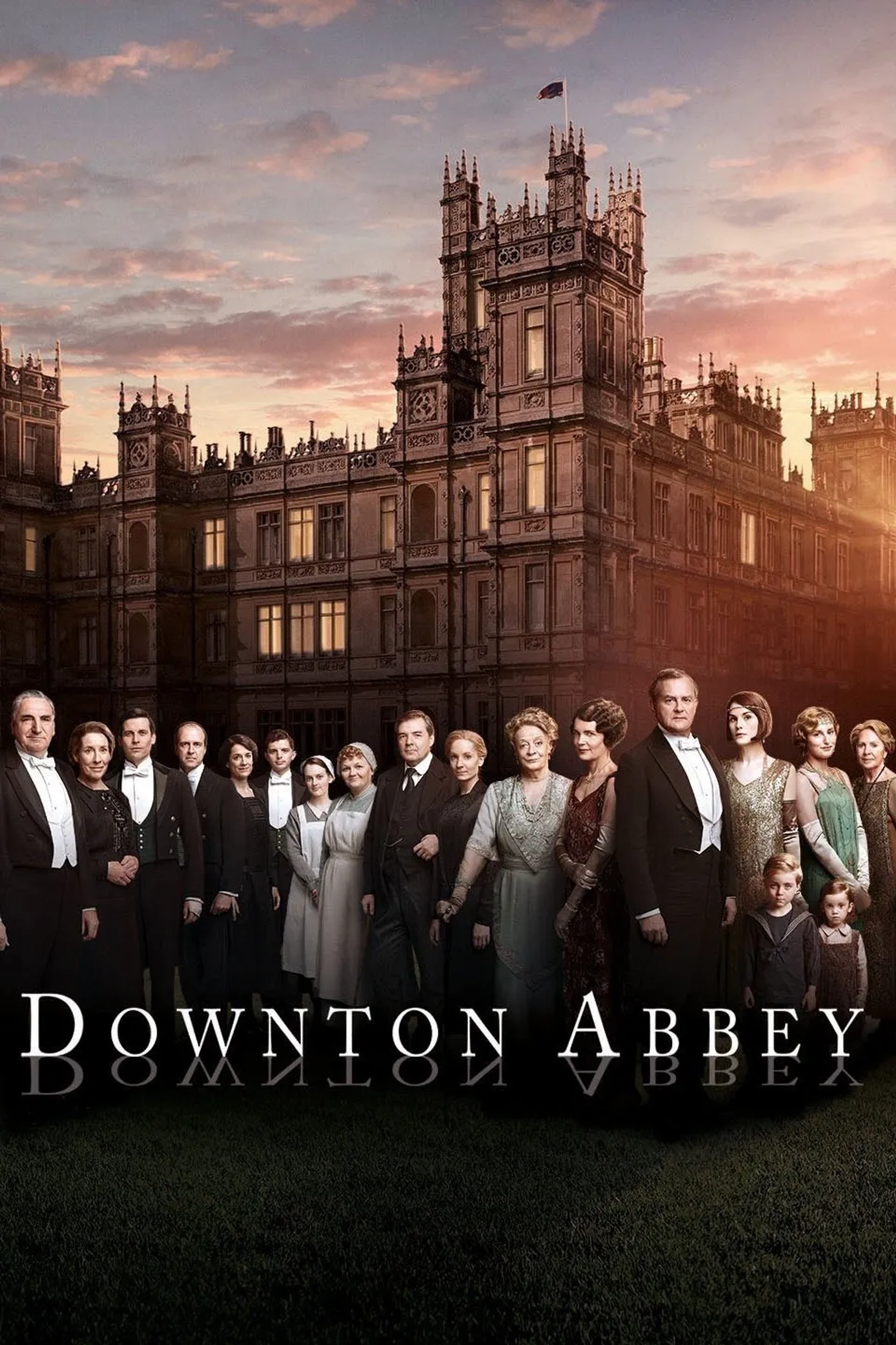 Elizabeth McGovern, Maggie Smith, Hugh Bonneville, Jim Carter, Raquel Cassidy, Brendan Coyle, Kevin Doyle, Joanne Froggatt, Phyllis Logan, Lesley Nicol, Penelope Wilton, Robert James-Collier, Michelle Dockery, Sophie McShera, Laura Carmichael, and Michael Fox in Downton Abbey (2010)