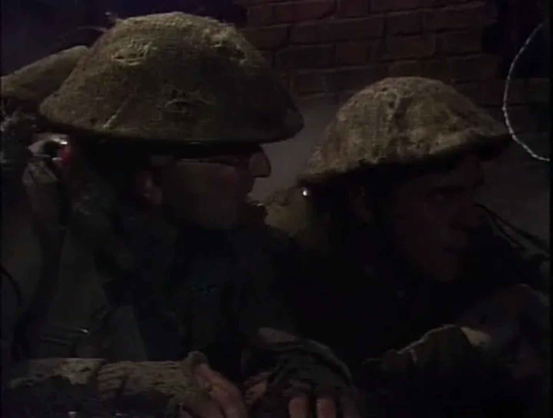 Hugh Laurie and Tony Robinson in Blackadder Goes Forth (1989)
