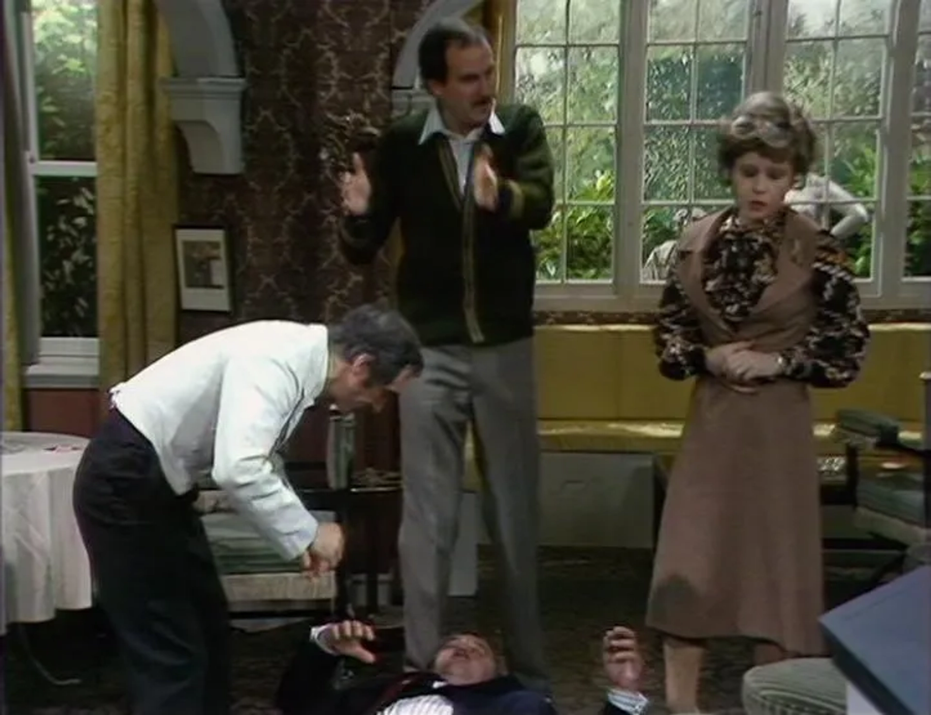 John Cleese, Bernard Cribbins, Andrew Sachs, and Prunella Scales in Fawlty Towers (1975)