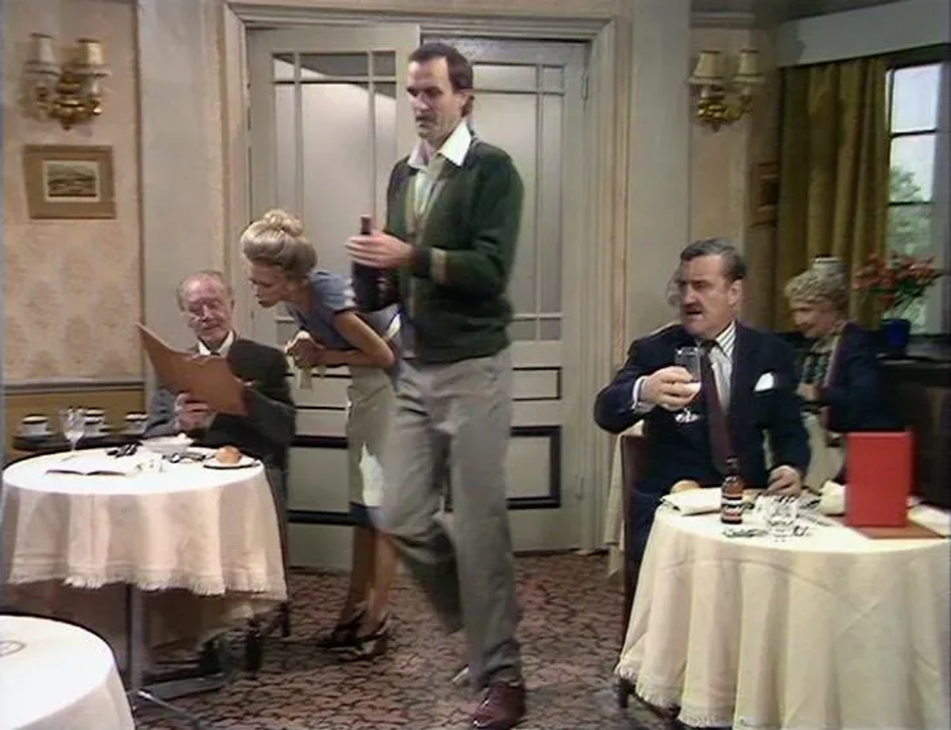 John Cleese, Ballard Berkeley, Connie Booth, Bernard Cribbins, and Gilly Flower in Fawlty Towers (1975)