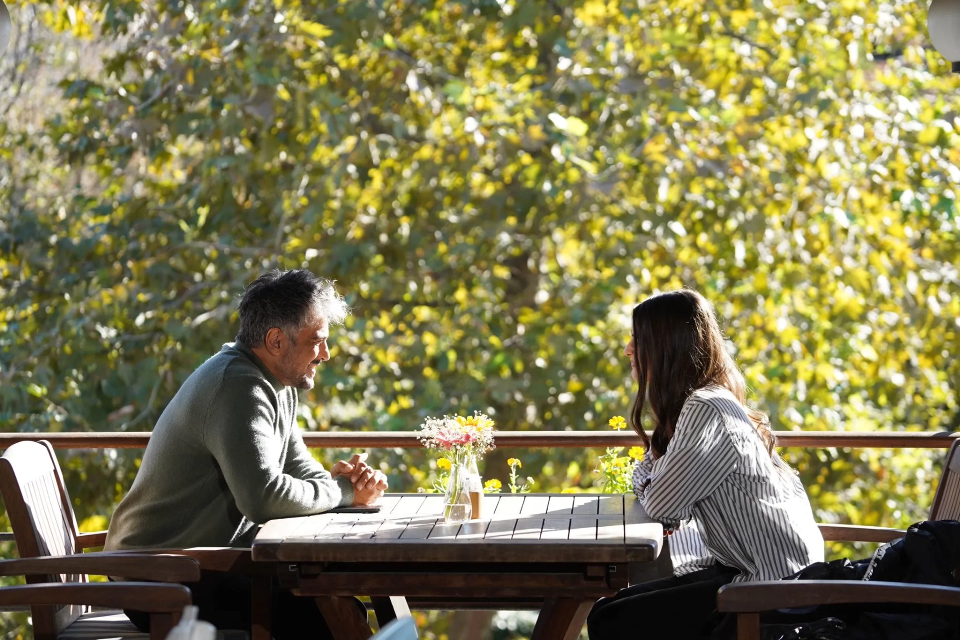 Emre Altug and Selen Özbayrak in Golden Boy (2022)