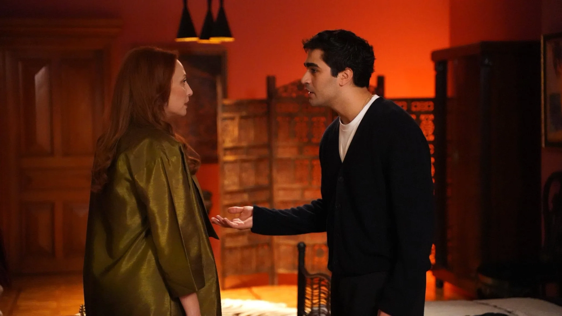 Gülçin Santircioglu and Mert Ramazan Demir in Golden Boy (2022)