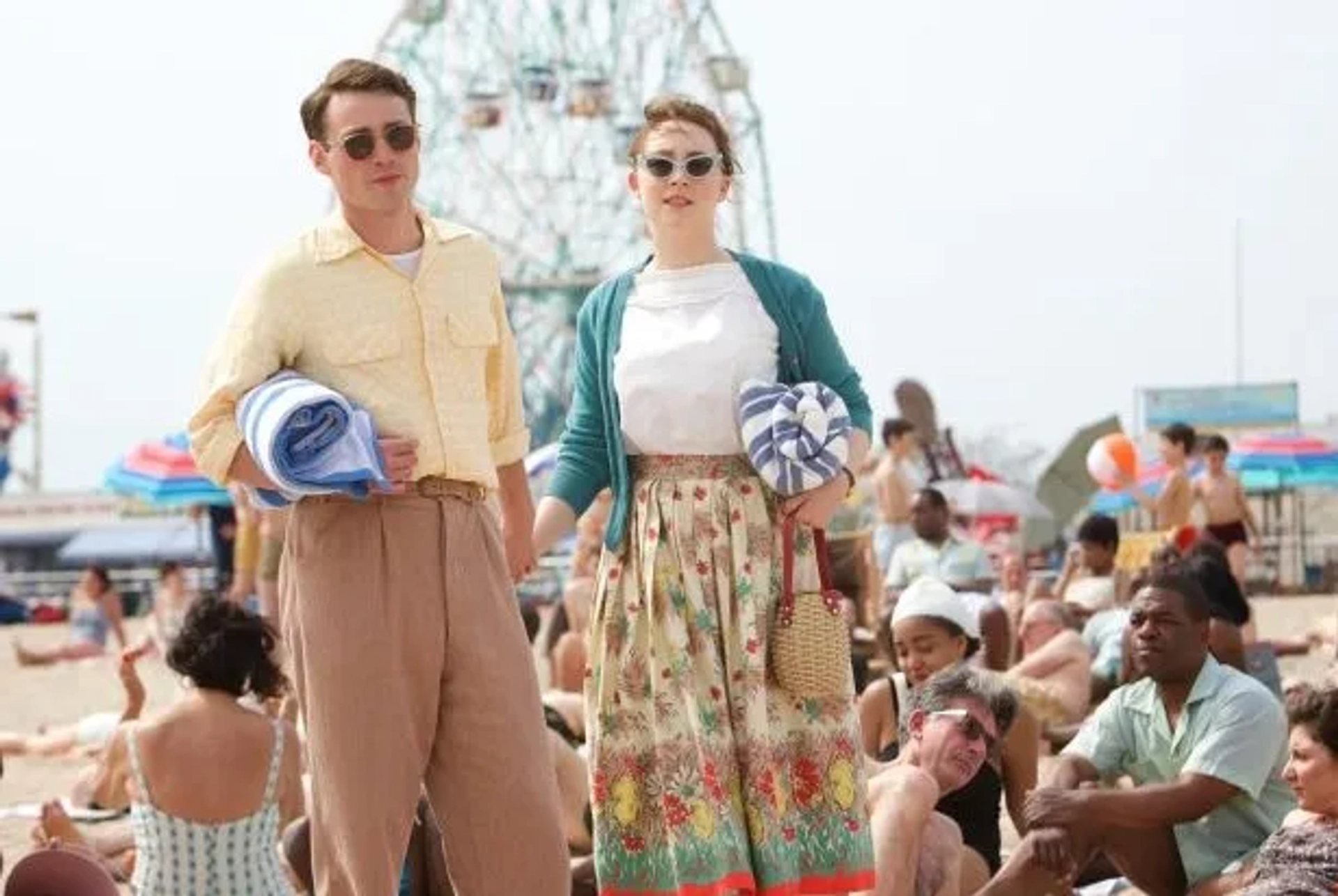 Saoirse Ronan and Emory Cohen in Brooklyn (2015)