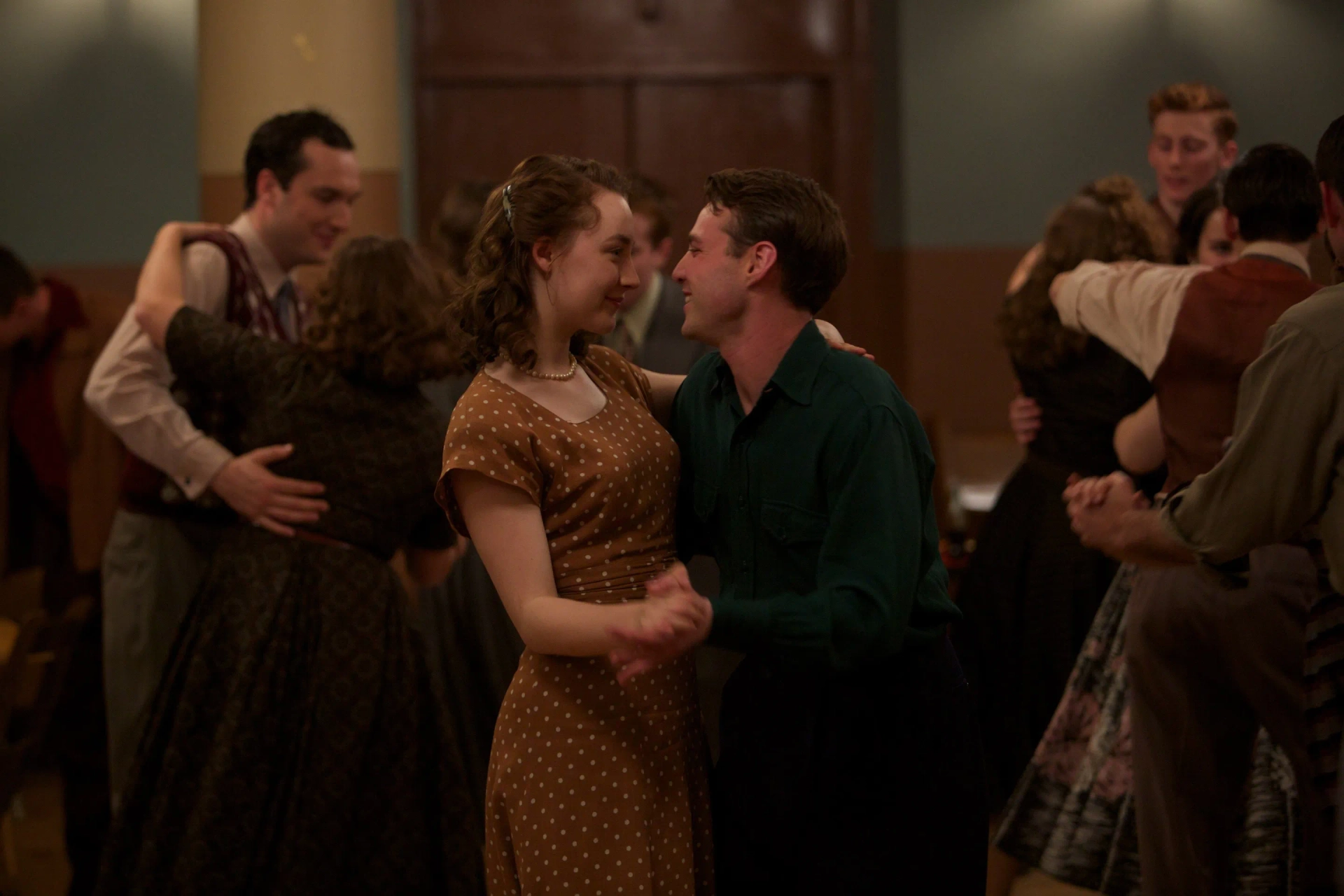 Saoirse Ronan and Emory Cohen in Brooklyn (2015)