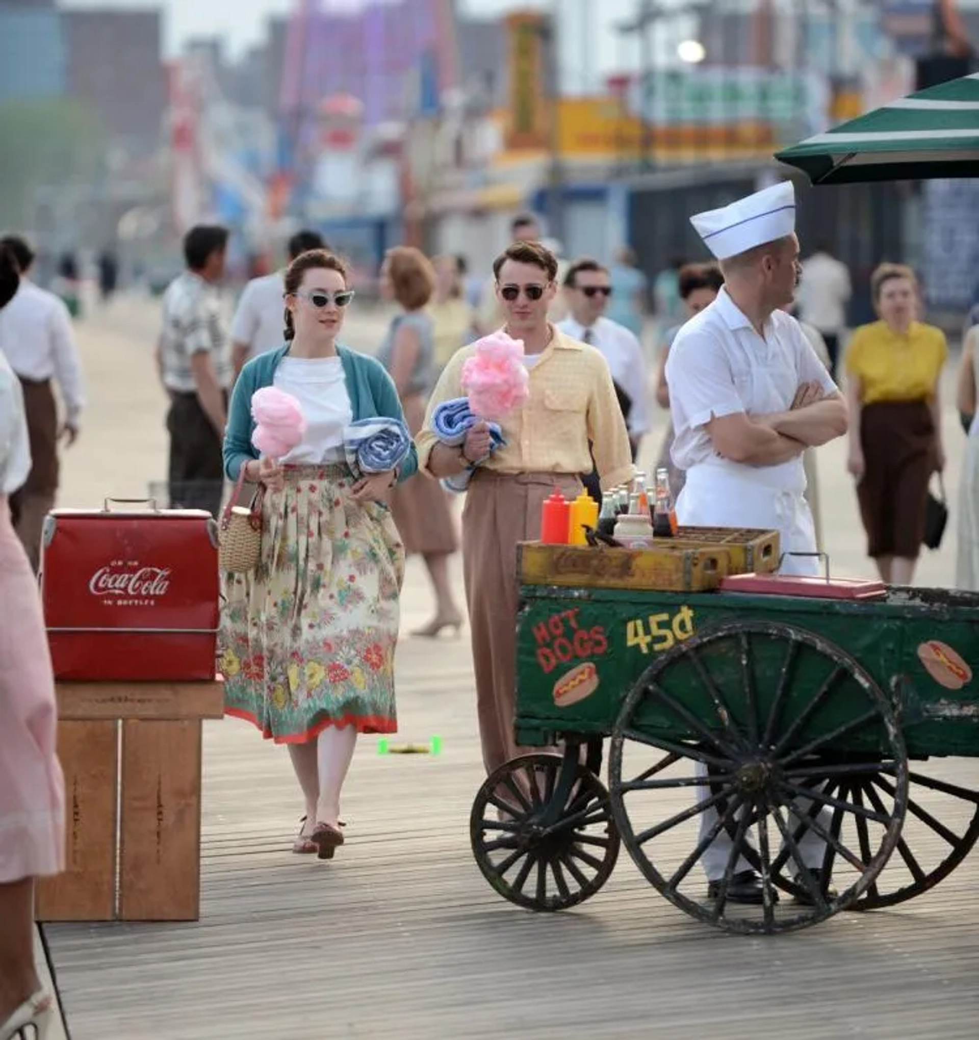 Saoirse Ronan and Emory Cohen in Brooklyn (2015)