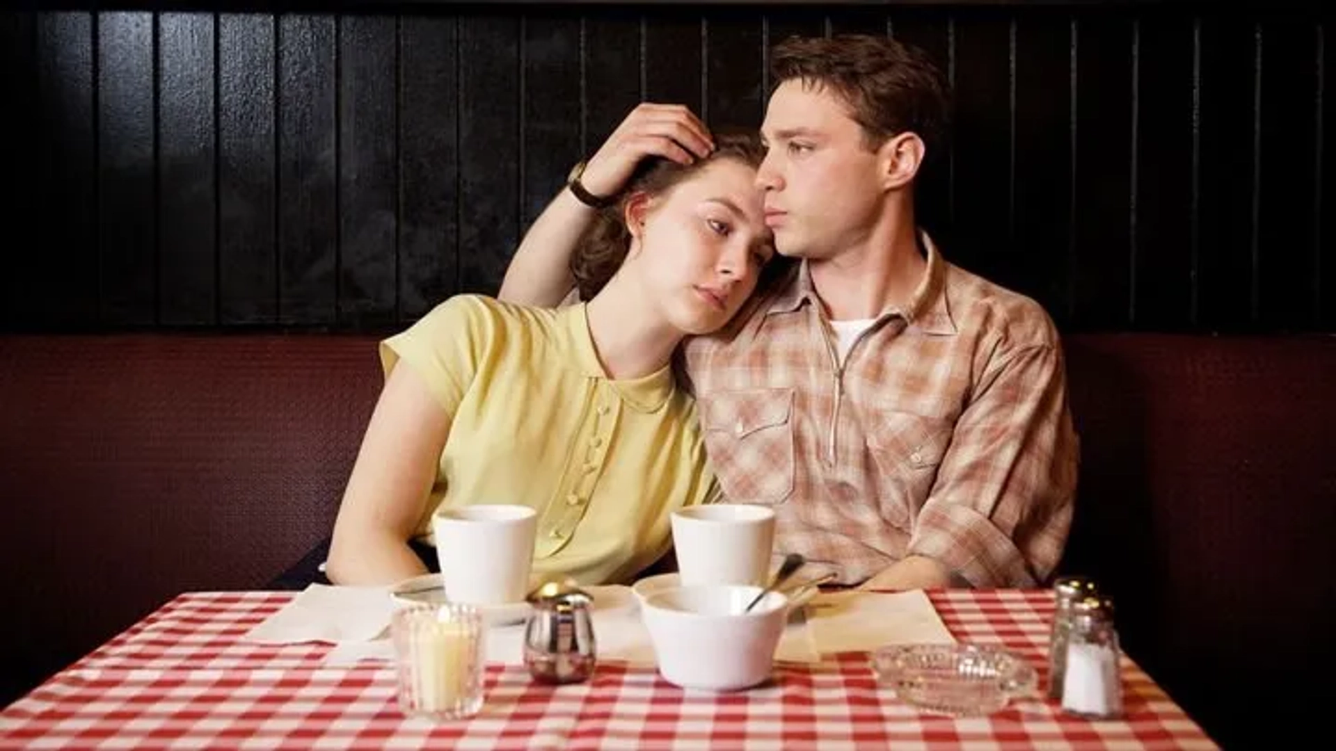 Saoirse Ronan and Emory Cohen in Brooklyn (2015)