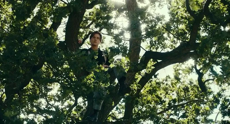 Tom Schilling in Never Look Away (2018)