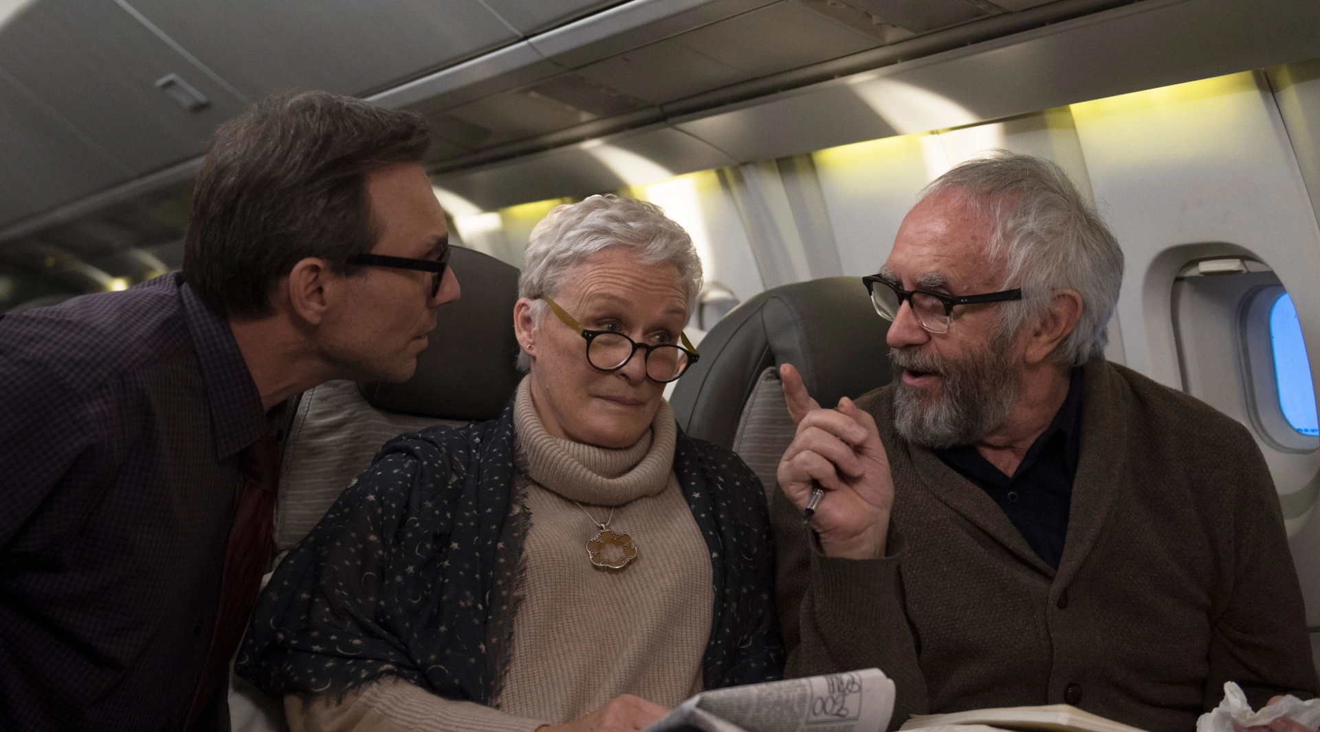 Christian Slater, Glenn Close, and Jonathan Pryce in The Wife (2017)