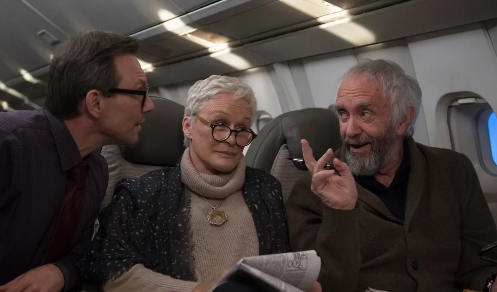 Christian Slater, Glenn Close, and Jonathan Pryce in The Wife (2017)