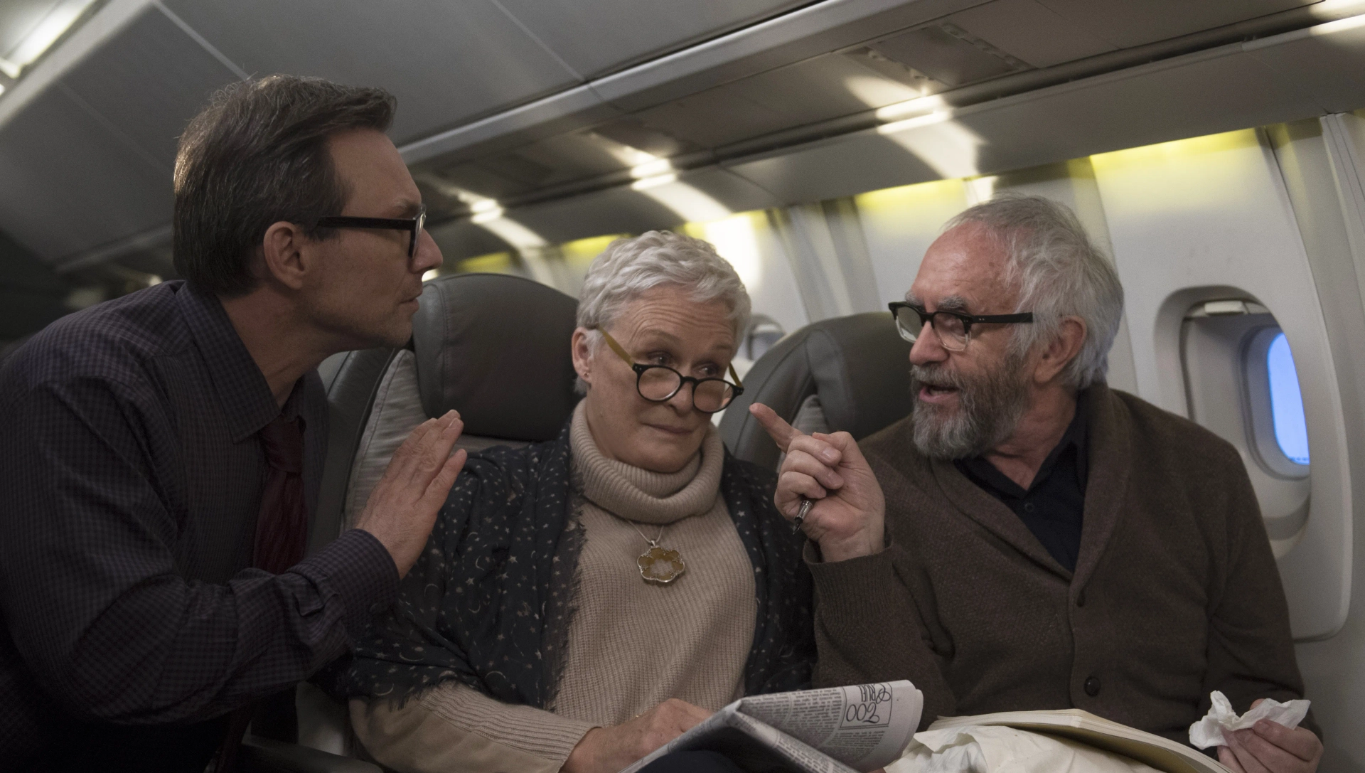 Christian Slater, Glenn Close, and Jonathan Pryce in The Wife (2017)