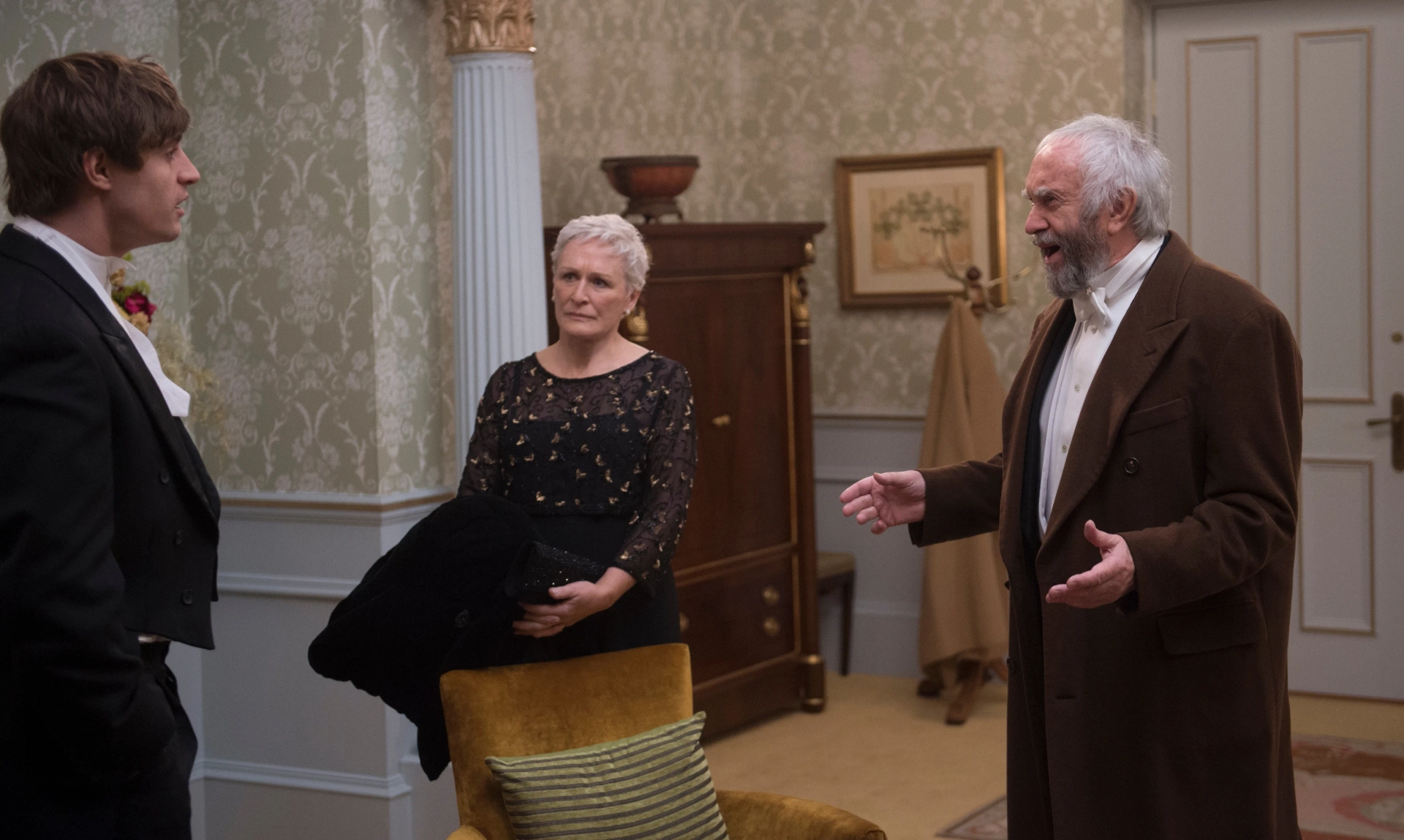 Glenn Close, Jonathan Pryce, and Max Irons in The Wife (2017)