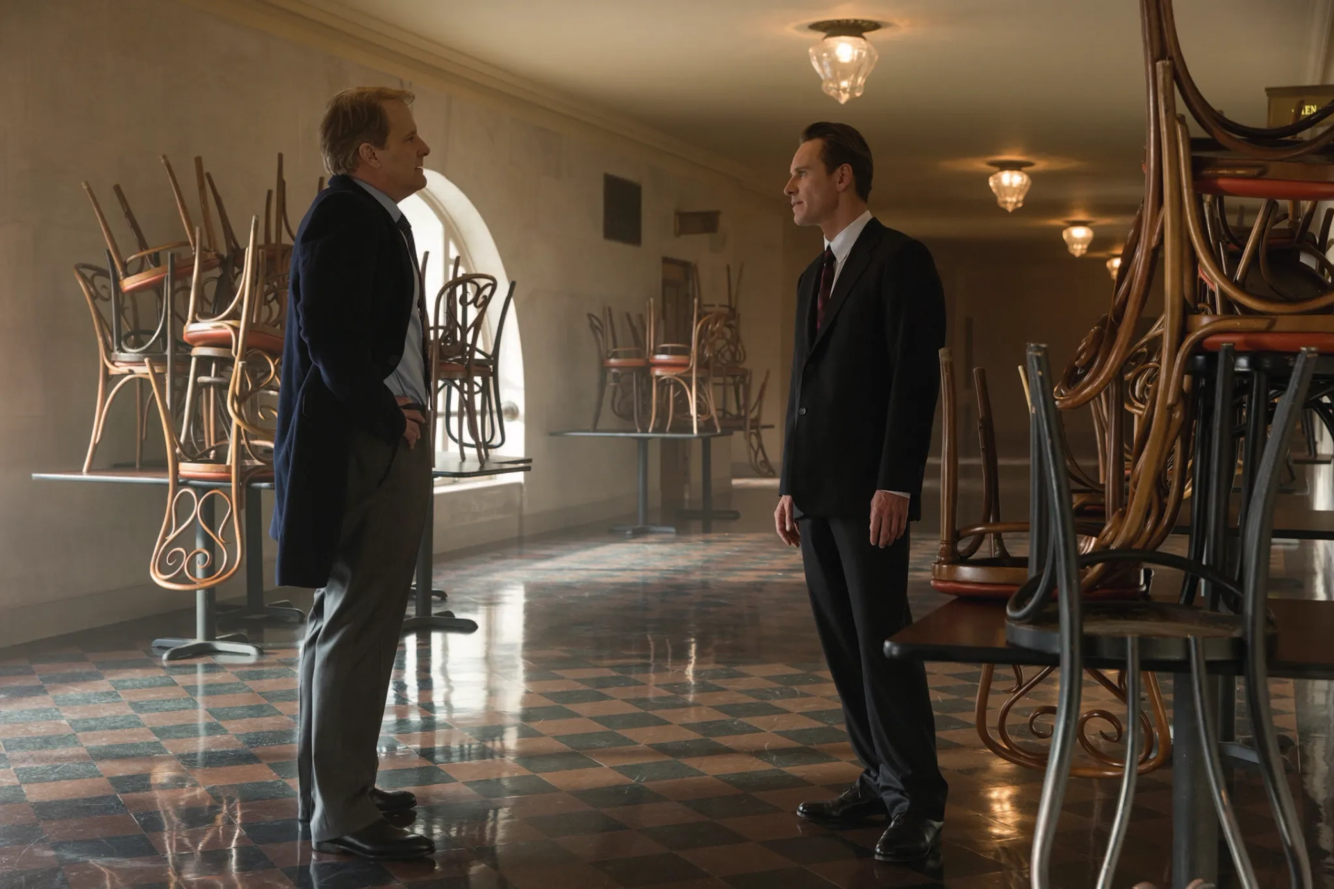 Jeff Daniels and Michael Fassbender in Steve Jobs (2015)