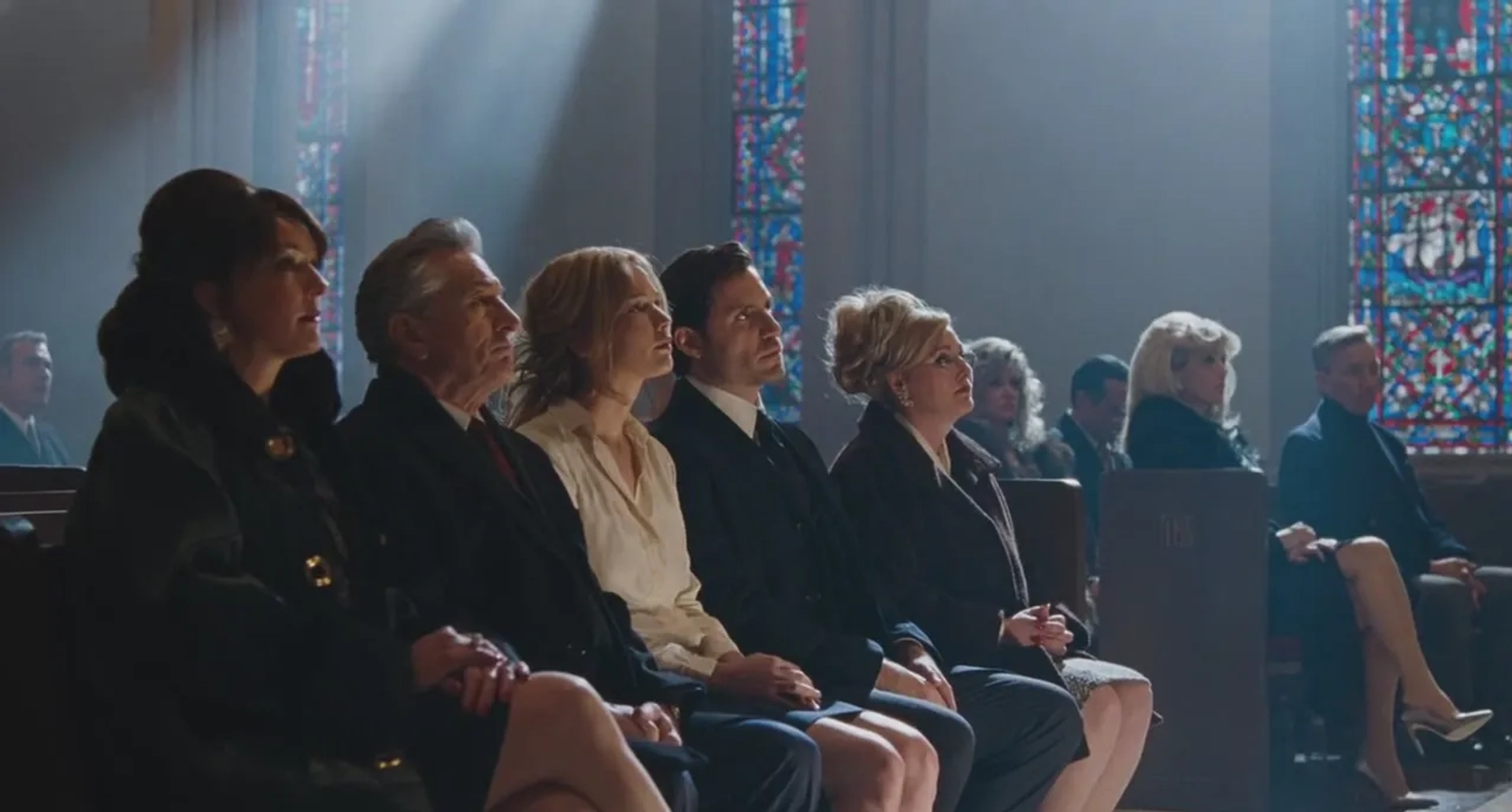 Robert De Niro, Virginia Madsen, Elisabeth Röhm, Edgar Ramírez, and Jennifer Lawrence in Joy (2015)