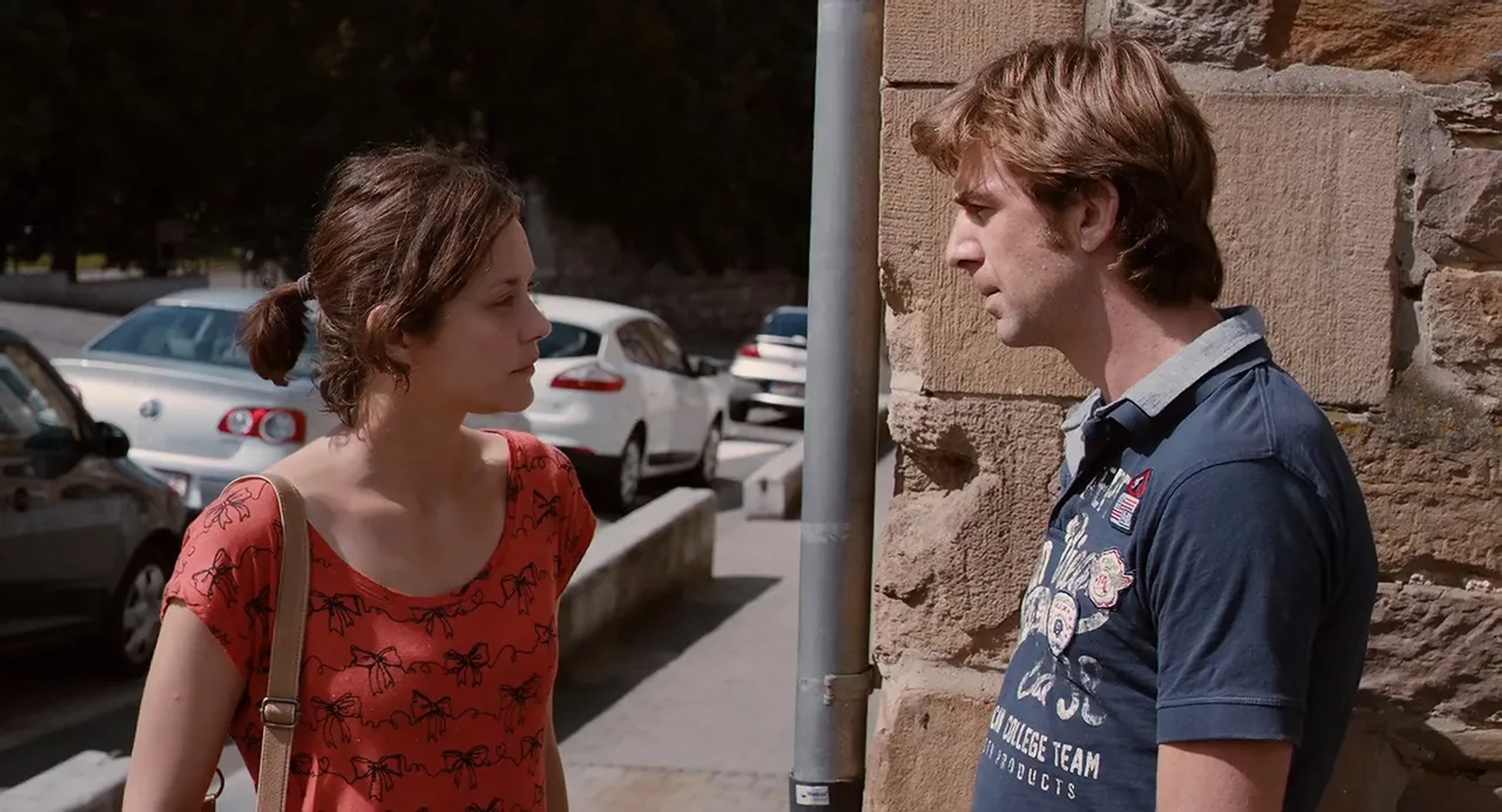 Marion Cotillard and Laurent Caron in Two Days, One Night (2014)