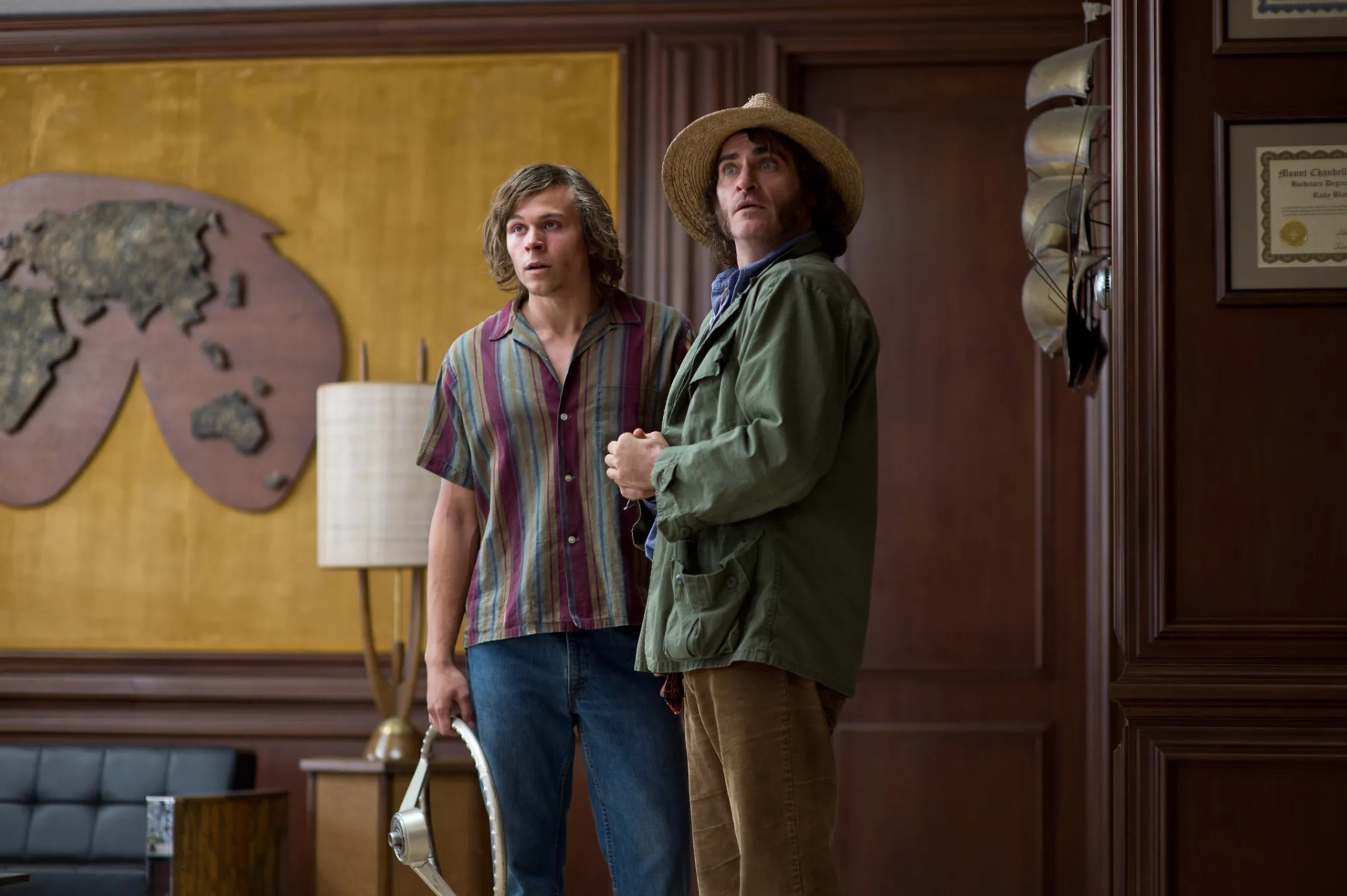 Joaquin Phoenix and Jordan Christian Hearn in Inherent Vice (2014)