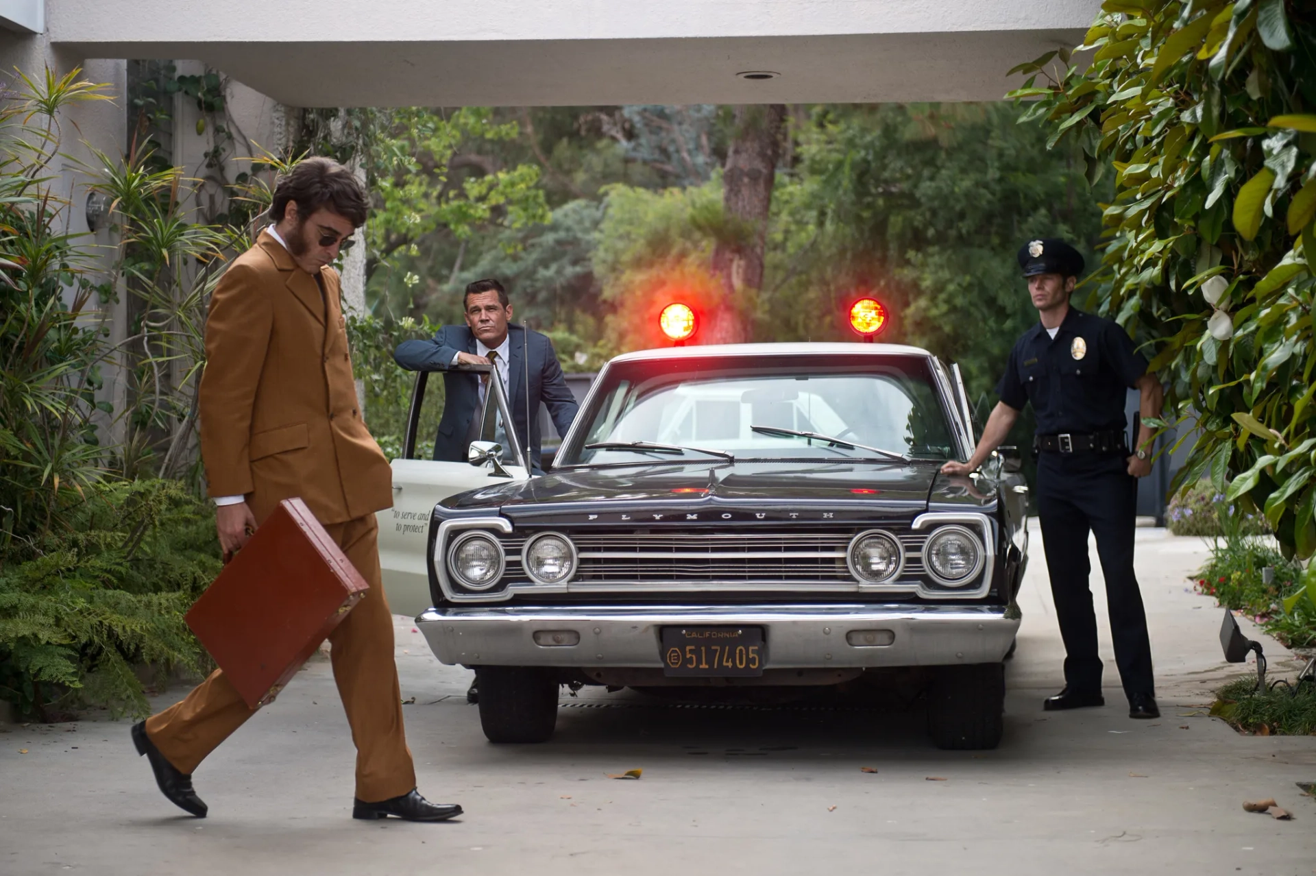 Josh Brolin and Joaquin Phoenix in Inherent Vice (2014)