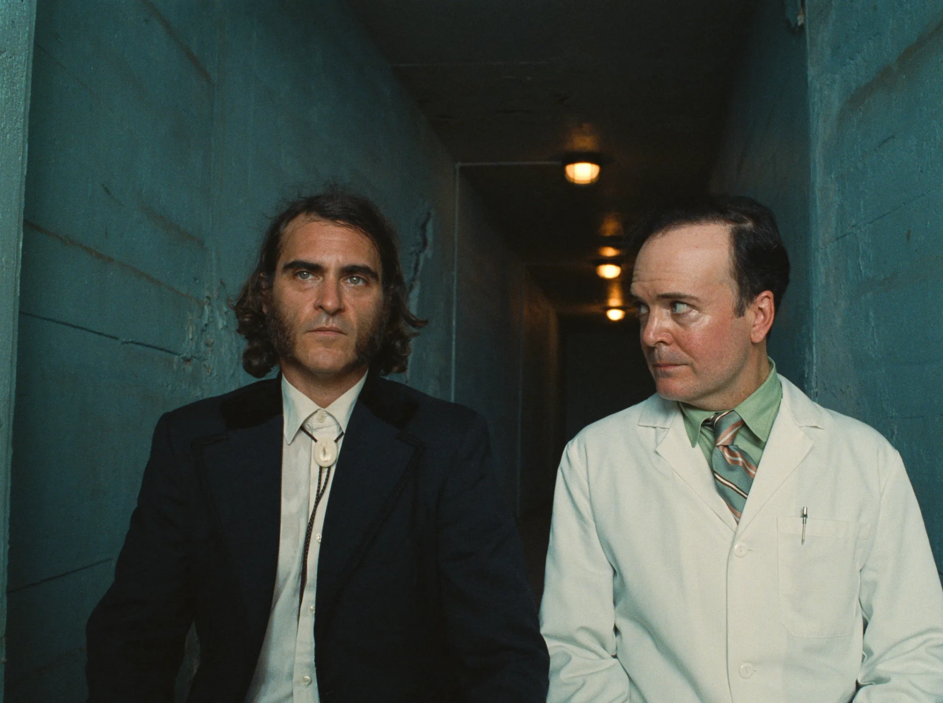 Joaquin Phoenix and Jefferson Mays in Inherent Vice (2014)