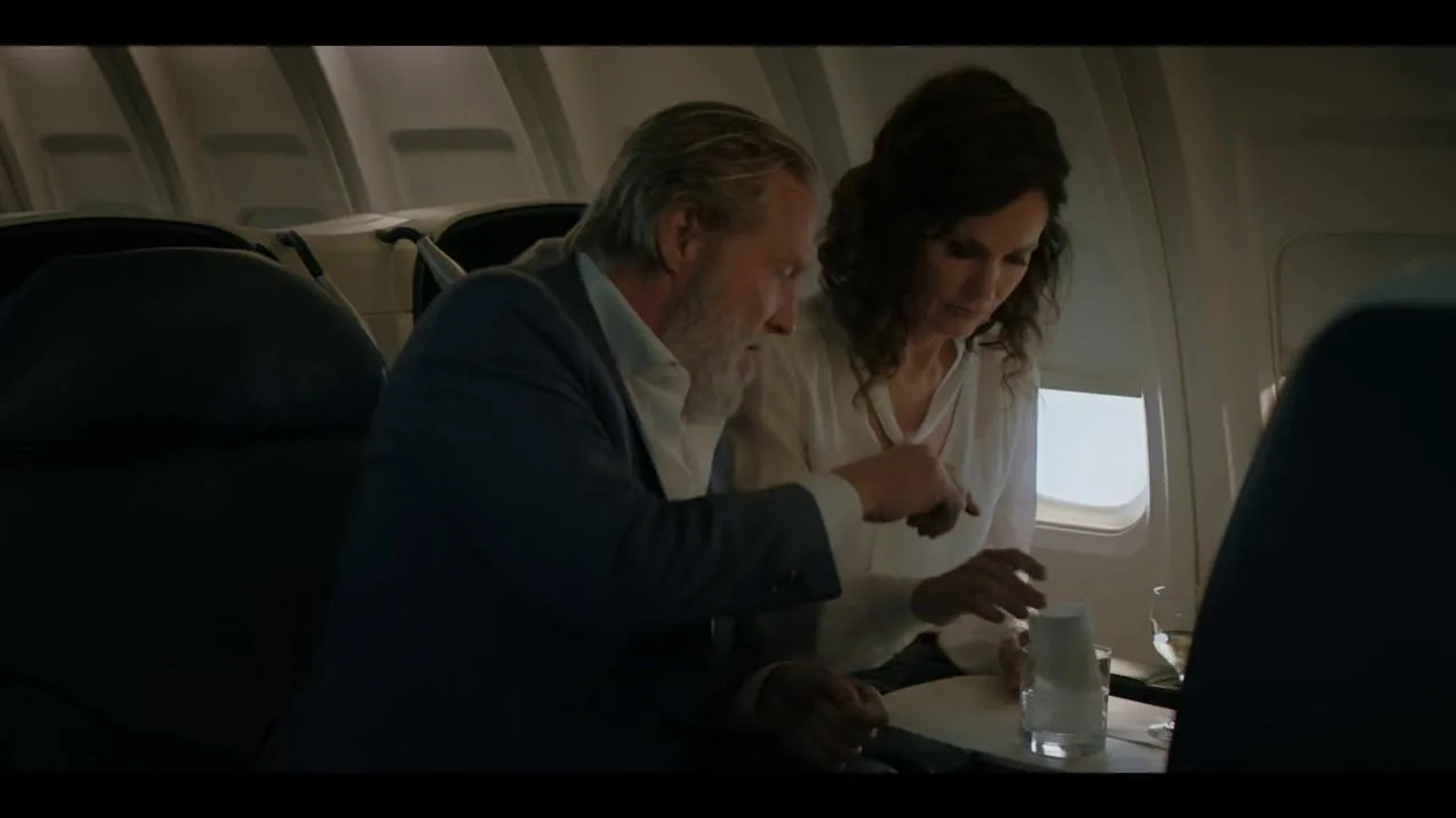 Amy Brenneman and Jeff Bridges in The Old Man: VI (2022)