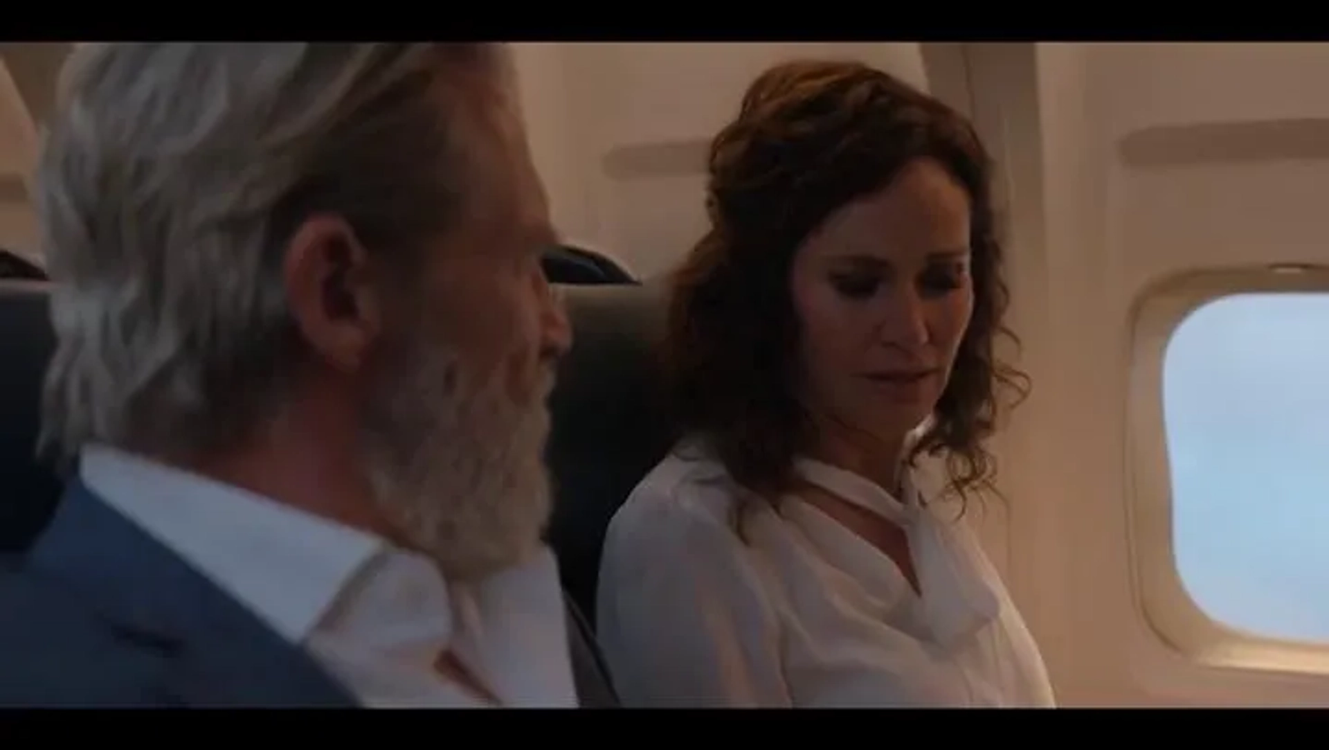 Amy Brenneman and Jeff Bridges in The Old Man: V (2022)