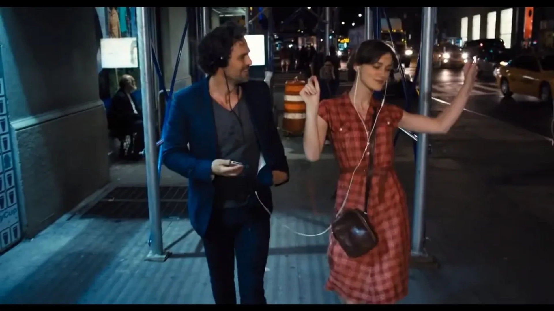 Keira Knightley and Mark Ruffalo in Begin Again (2013)