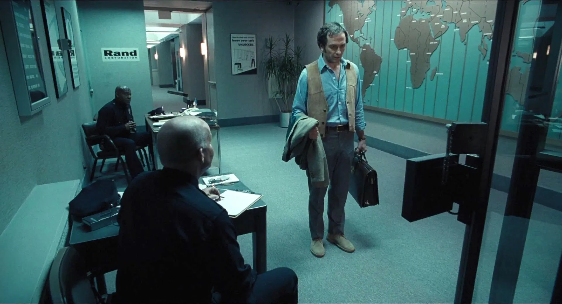 Matthew Rhys, Brendan Burke, and Thaddeus Daniels in The Post (2017)