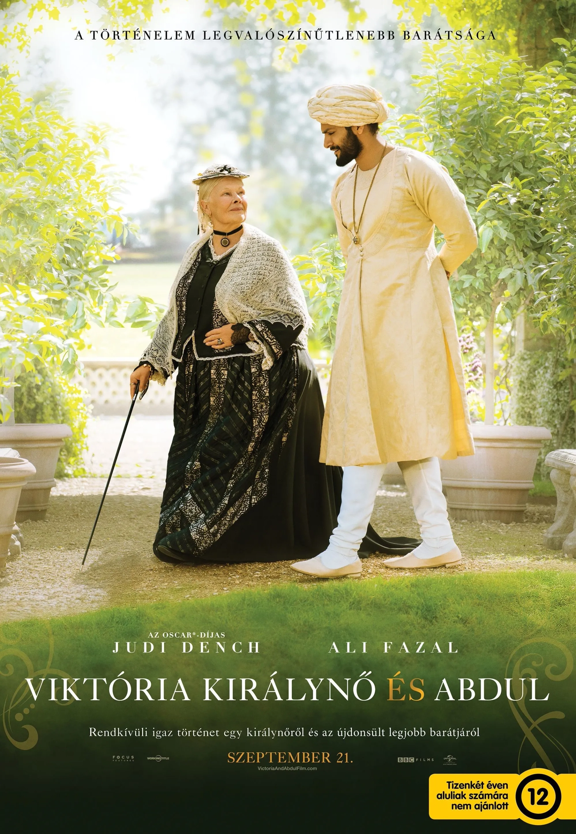 Judi Dench and Ali Fazal in Victoria & Abdul (2017)