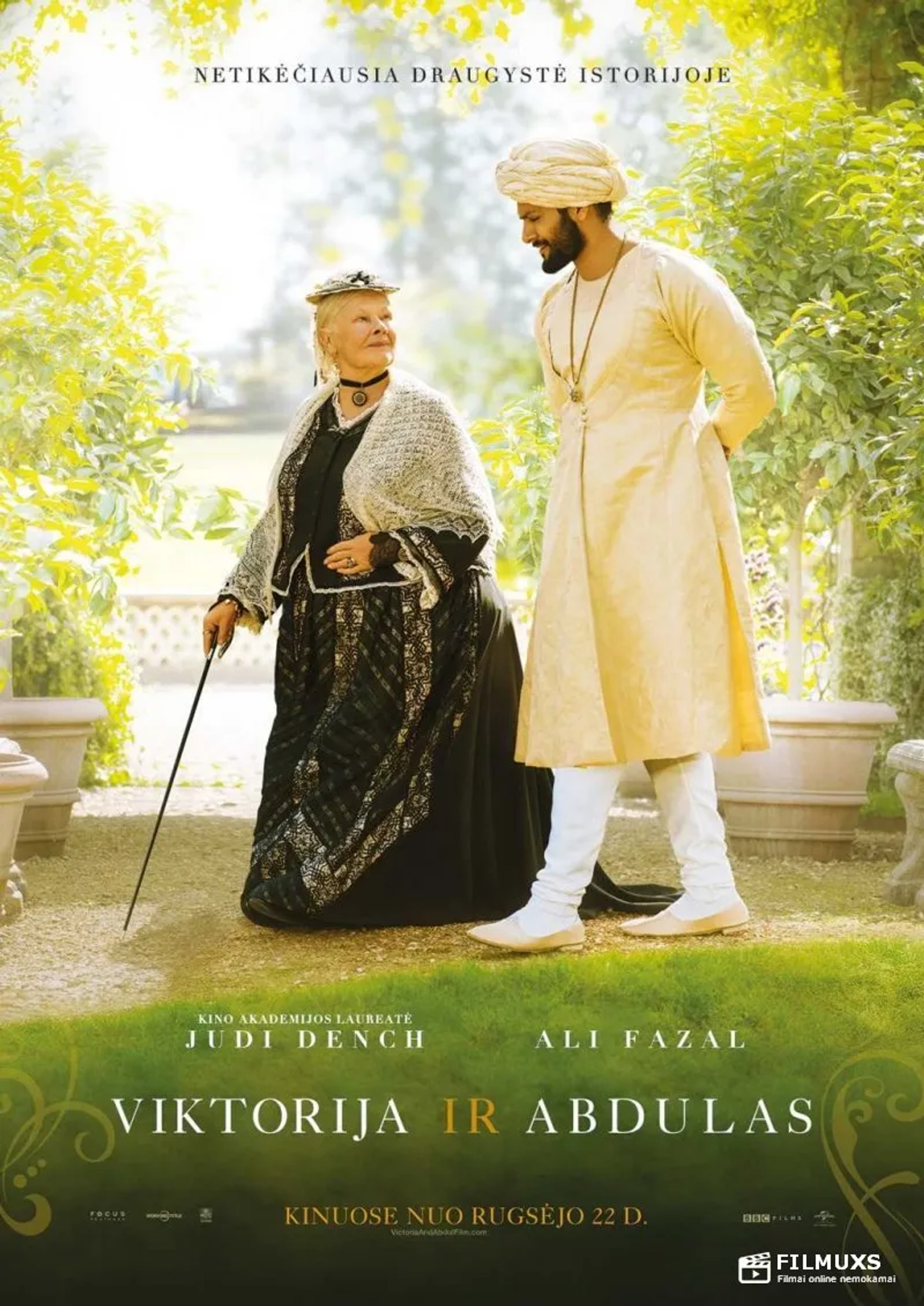 Judi Dench and Ali Fazal in Victoria & Abdul (2017)