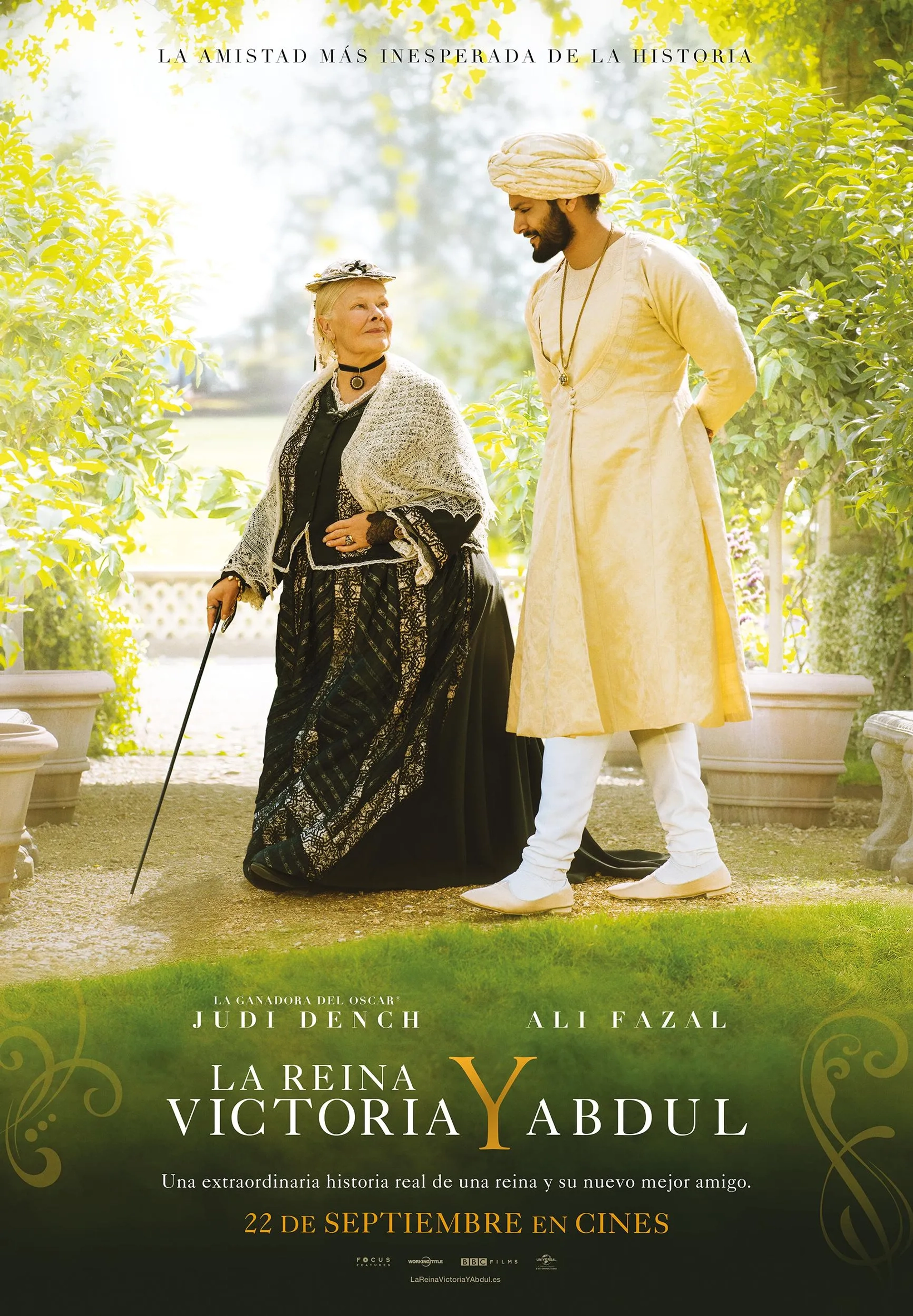 Judi Dench and Ali Fazal in Victoria & Abdul (2017)