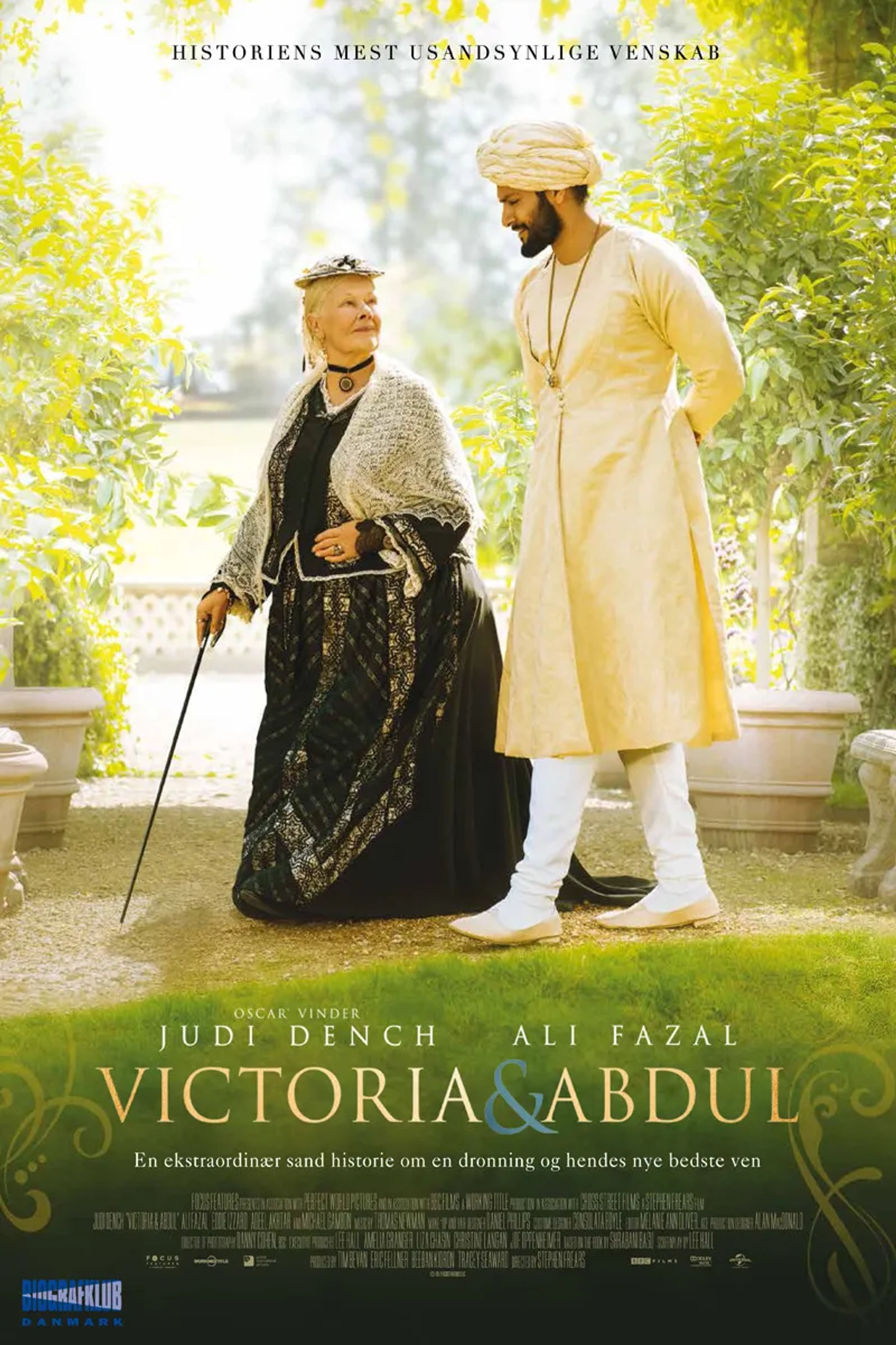 Judi Dench and Ali Fazal in Victoria & Abdul (2017)