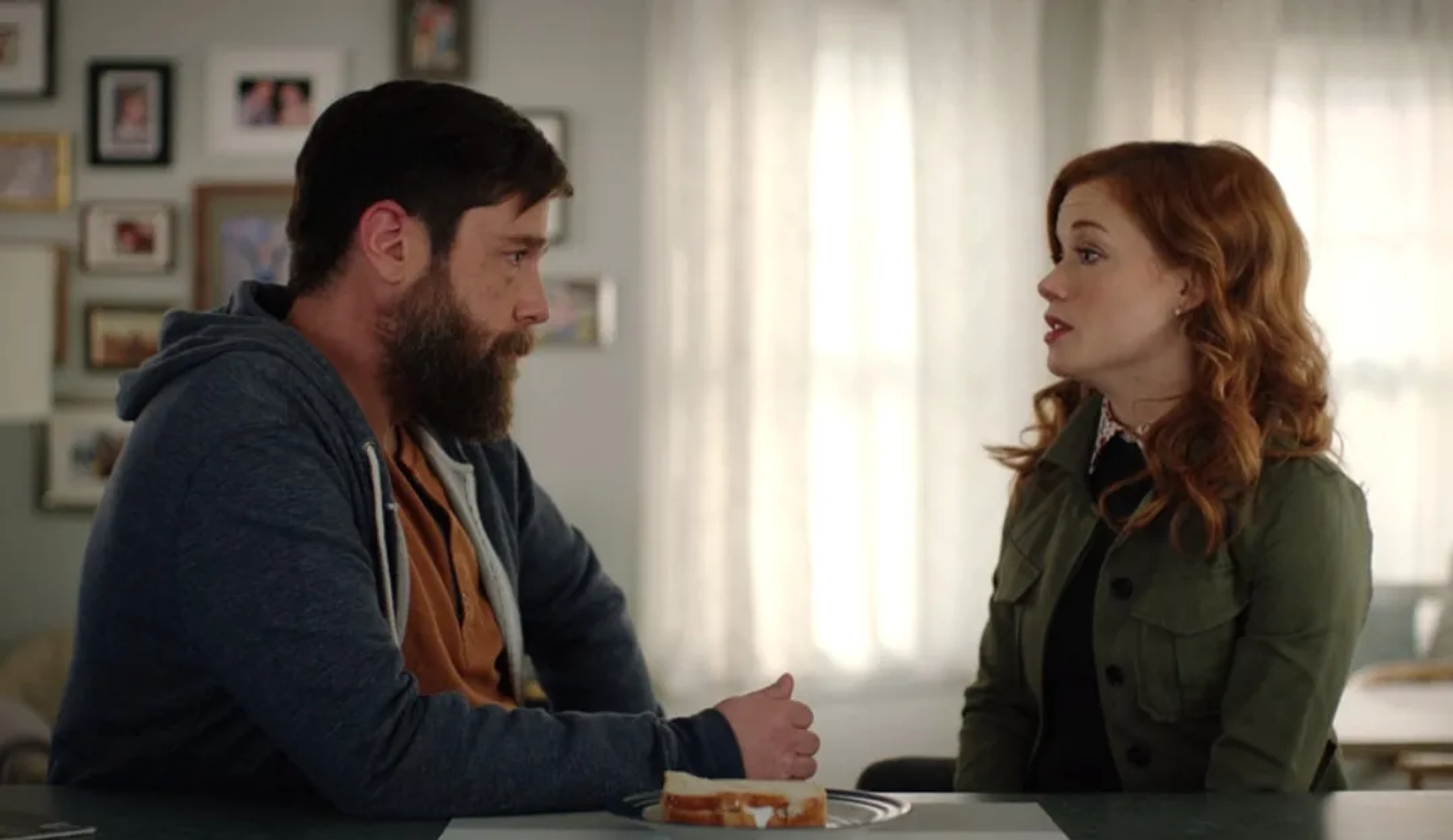 Zak Orth and Jane Levy in Zoey's Extraordinary Playlist (2020)