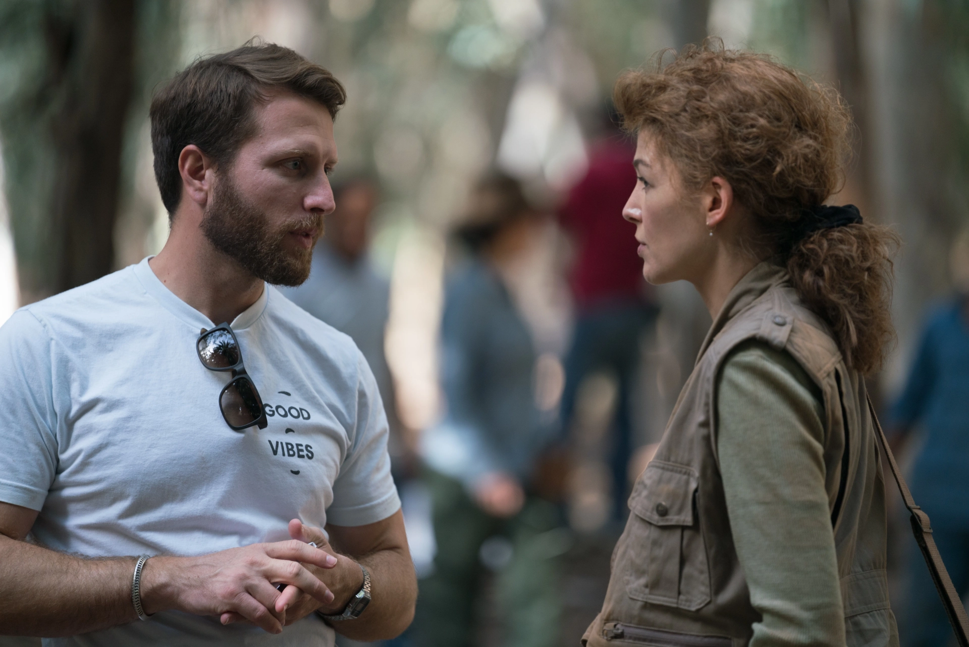 Rosamund Pike and Matthew Heineman in A Private War (2018)