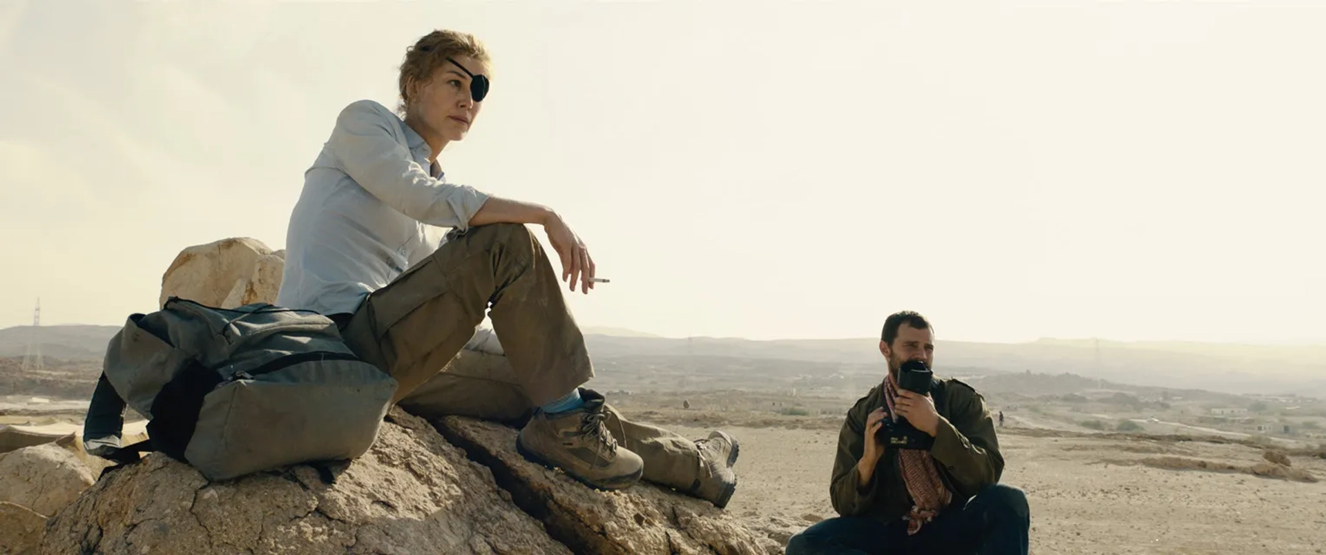 Rosamund Pike and Jamie Dornan in A Private War (2018)