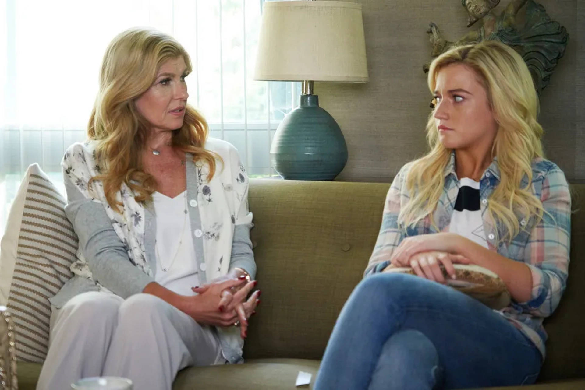 Connie Britton and Julia Garner in Dirty John (2018)