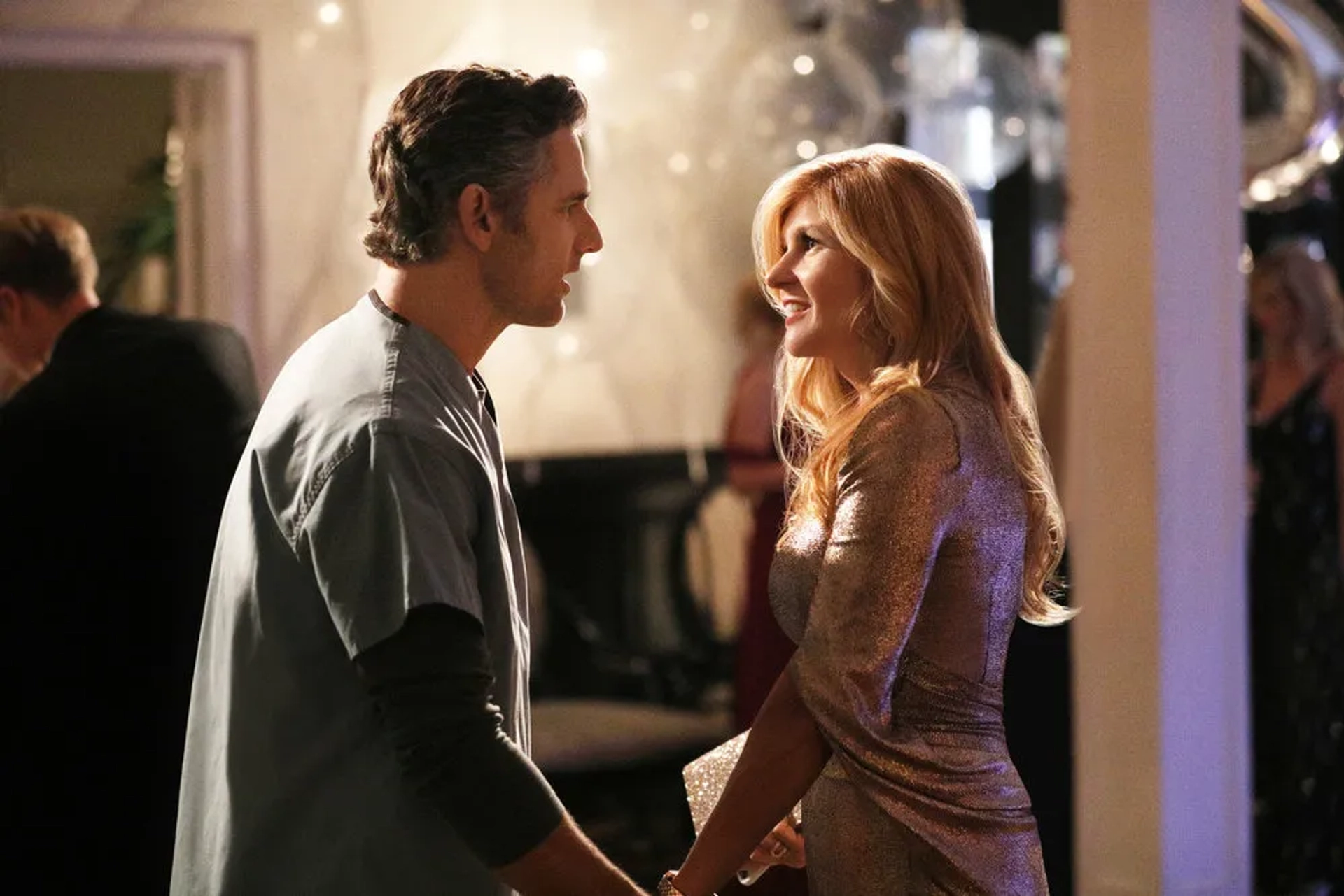 Eric Bana and Connie Britton in Dirty John (2018)