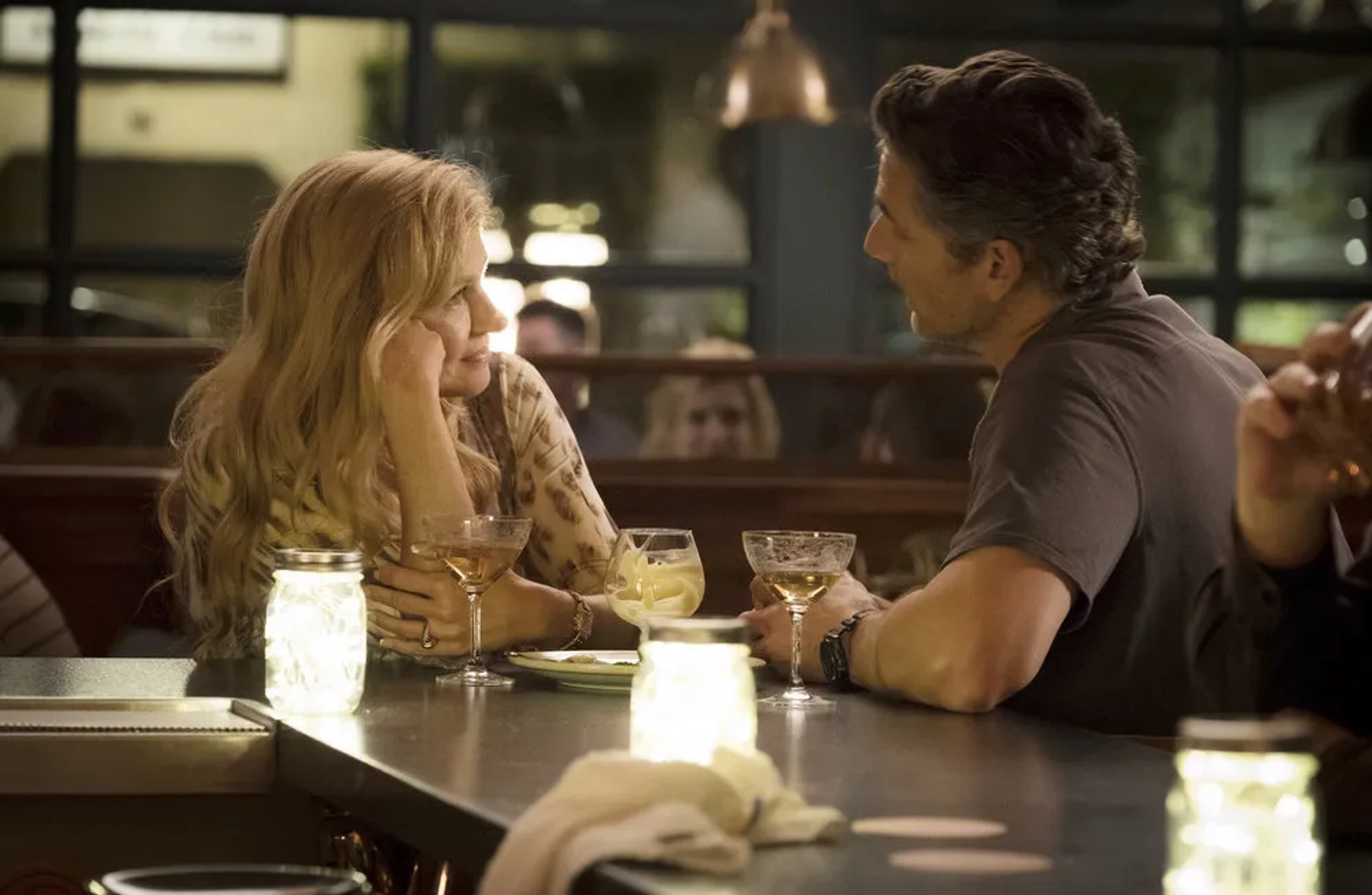 Eric Bana and Connie Britton in Dirty John (2018)