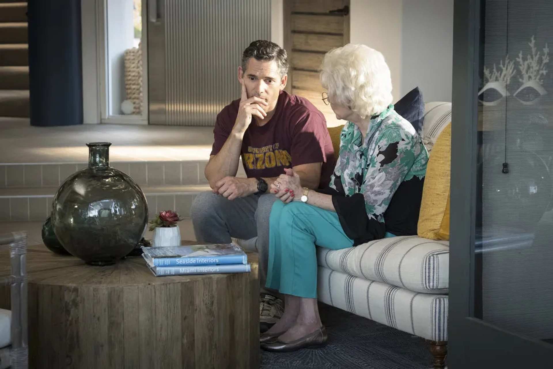 Jean Smart and Eric Bana in Dirty John (2018)