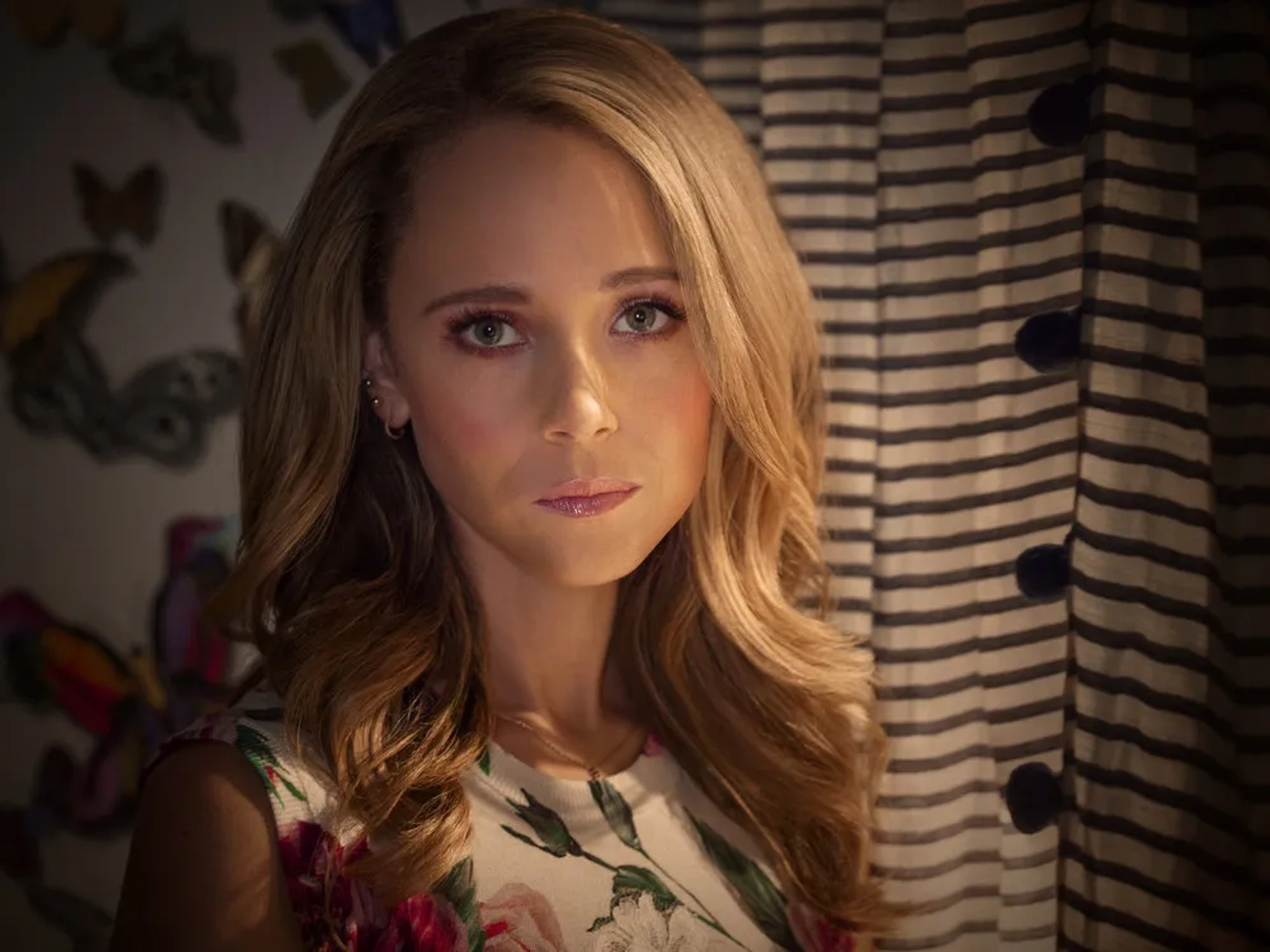 Juno Temple in Dirty John (2018)