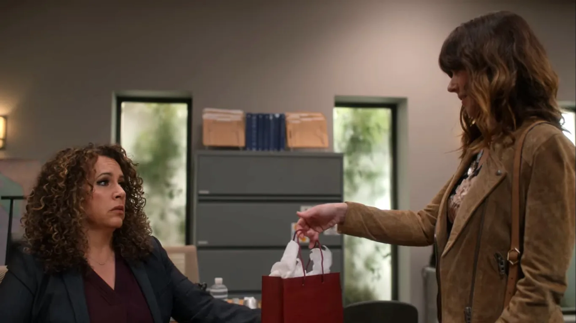 Linda Cardellini and Diana Maria Riva in Dead to Me: It's Not You, It's Me (2020)