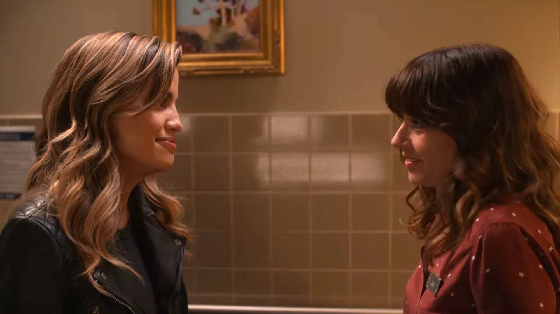 Linda Cardellini and Natalie Morales in Dead to Me: You Don't Have To (2020)