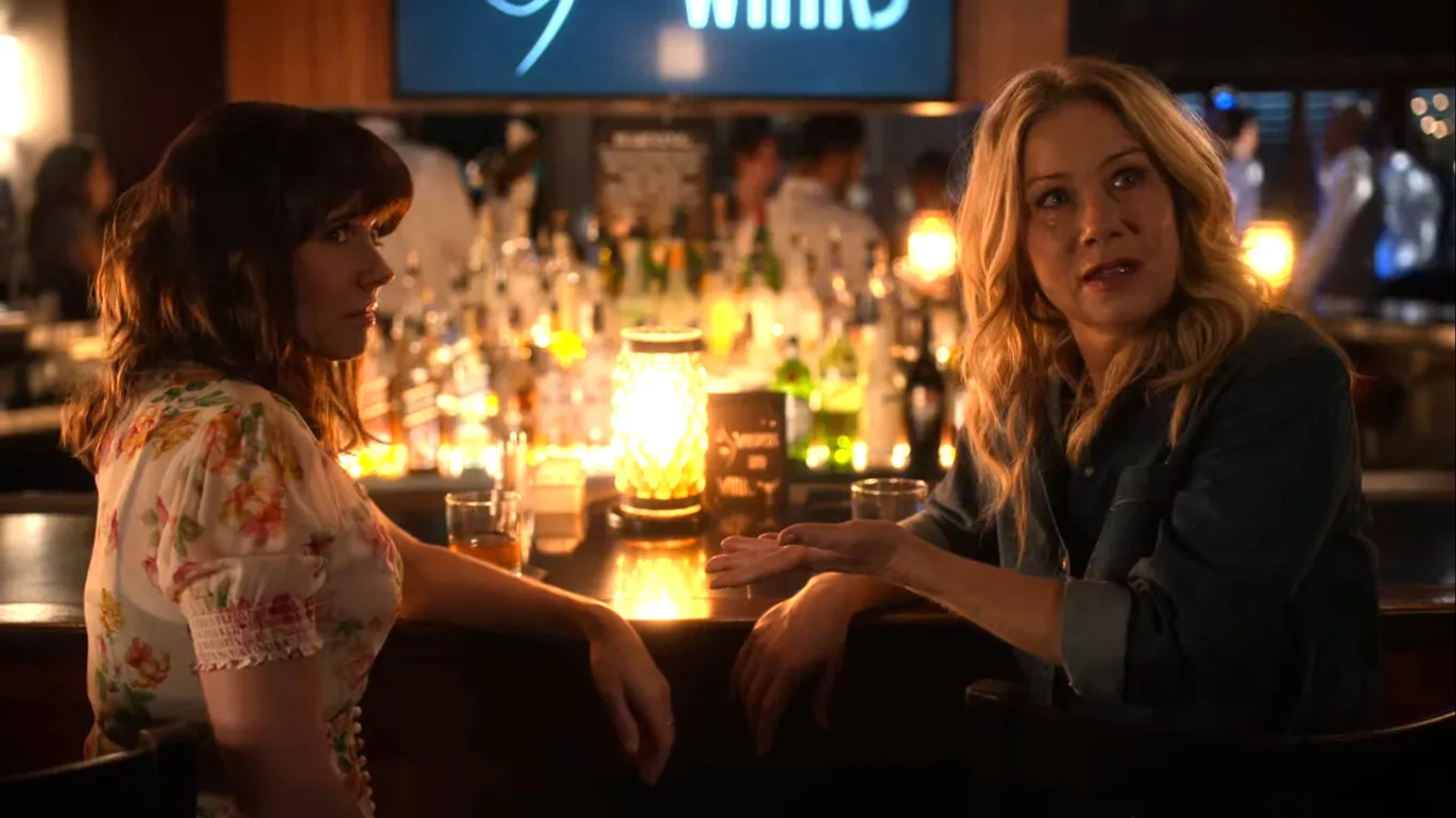 Christina Applegate and Linda Cardellini in Dead to Me: Between You and Me (2020)